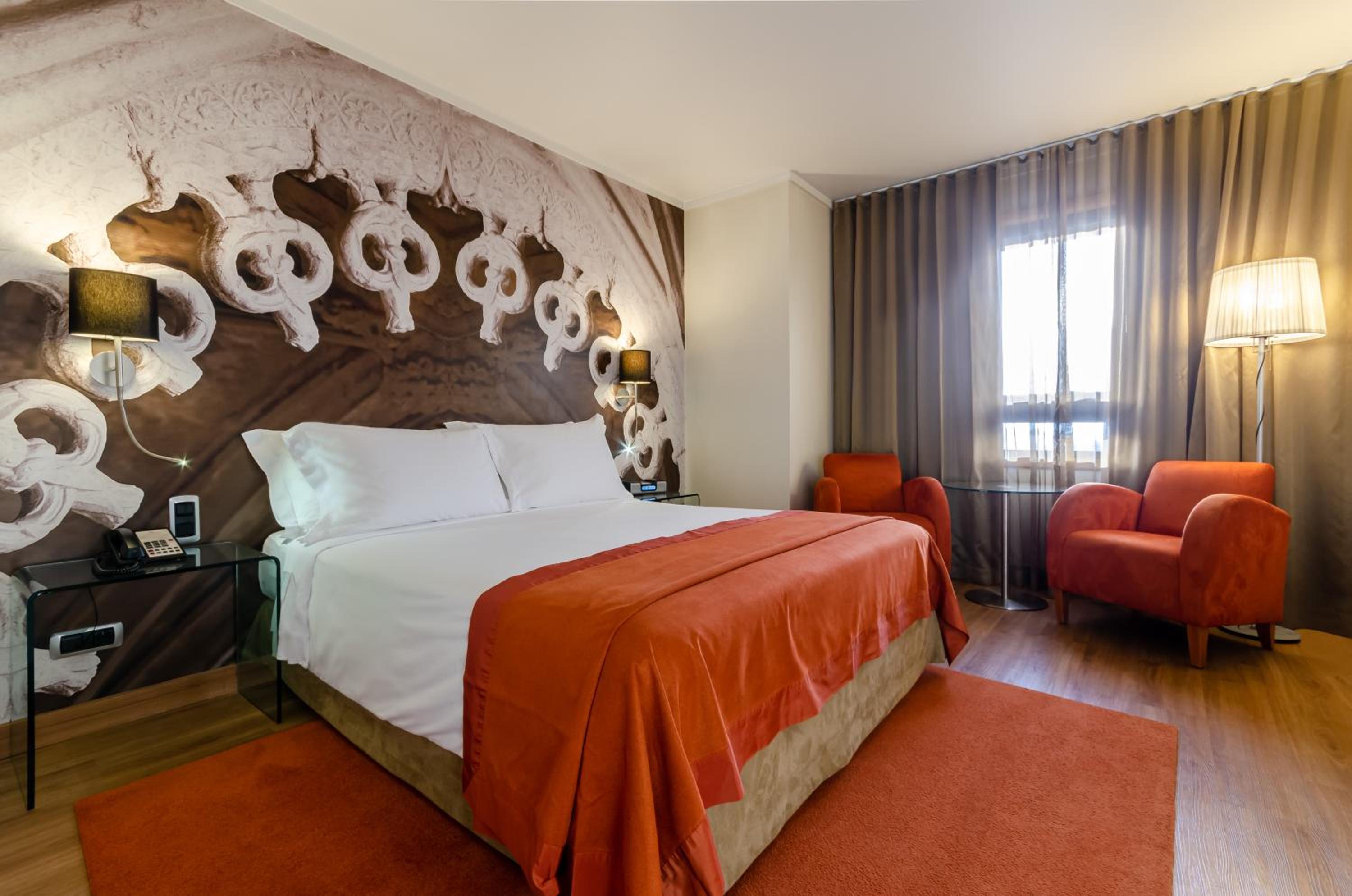 Standard Double or Twin Room - Photo 9