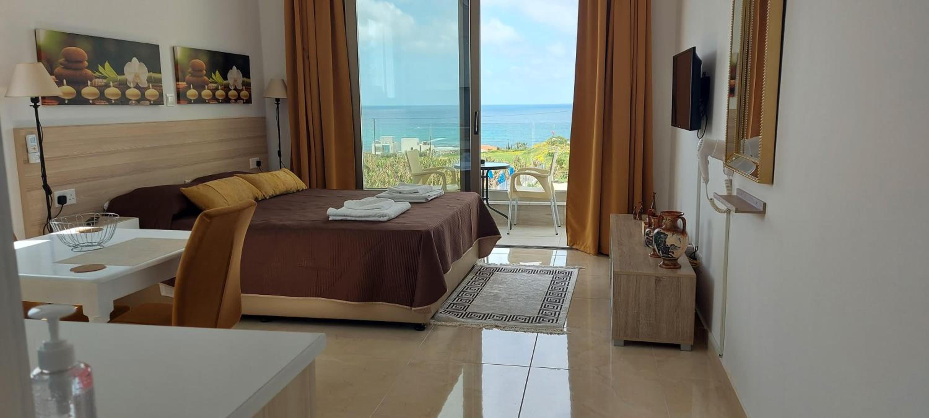 Studio Apartment with Sea View