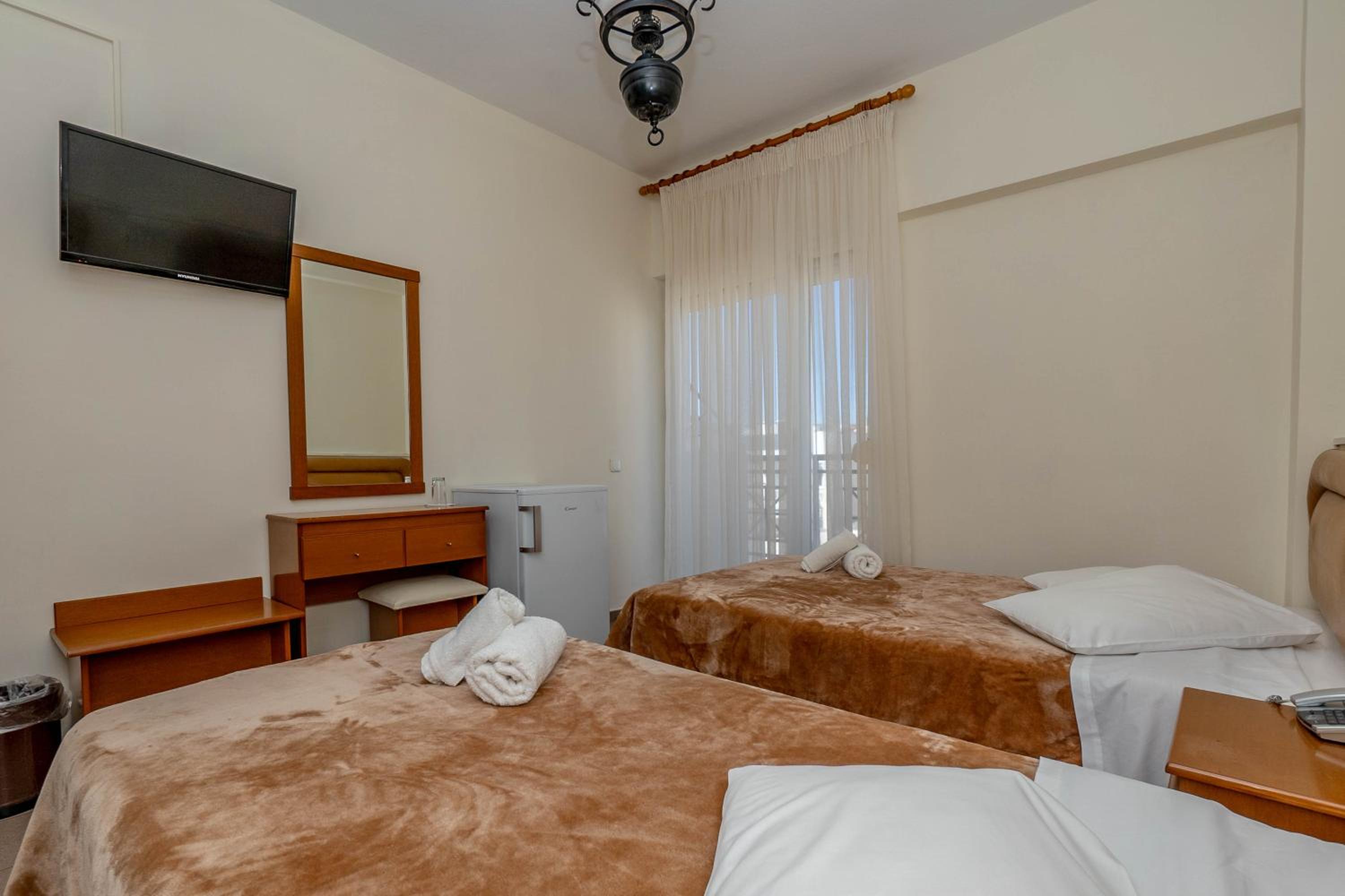 Double or Twin Room - Photo 3