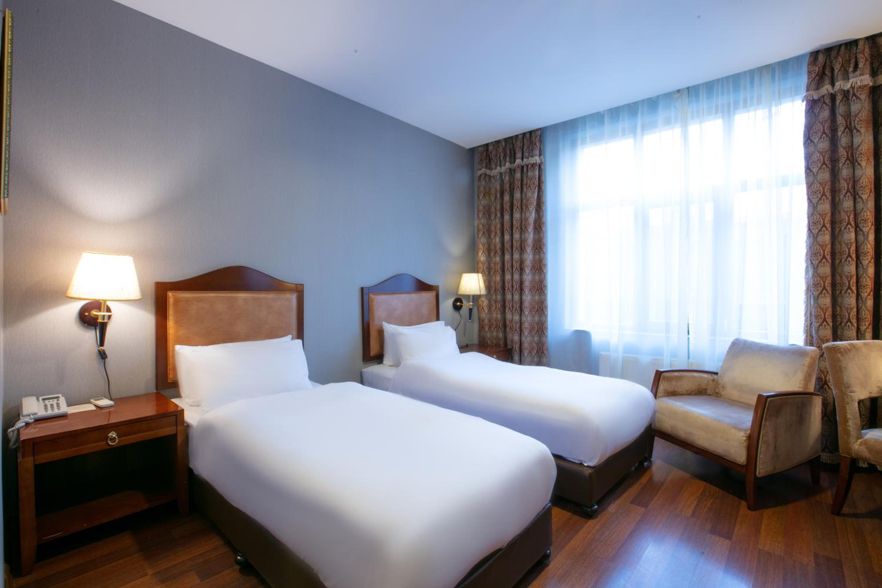 Standard Twin Room photo 2