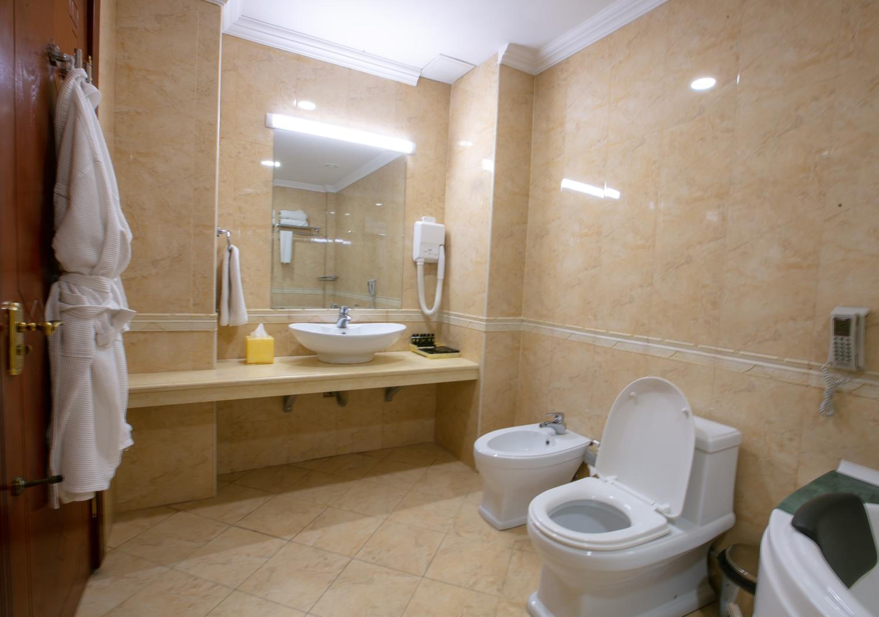 Corner Suite photo 3
