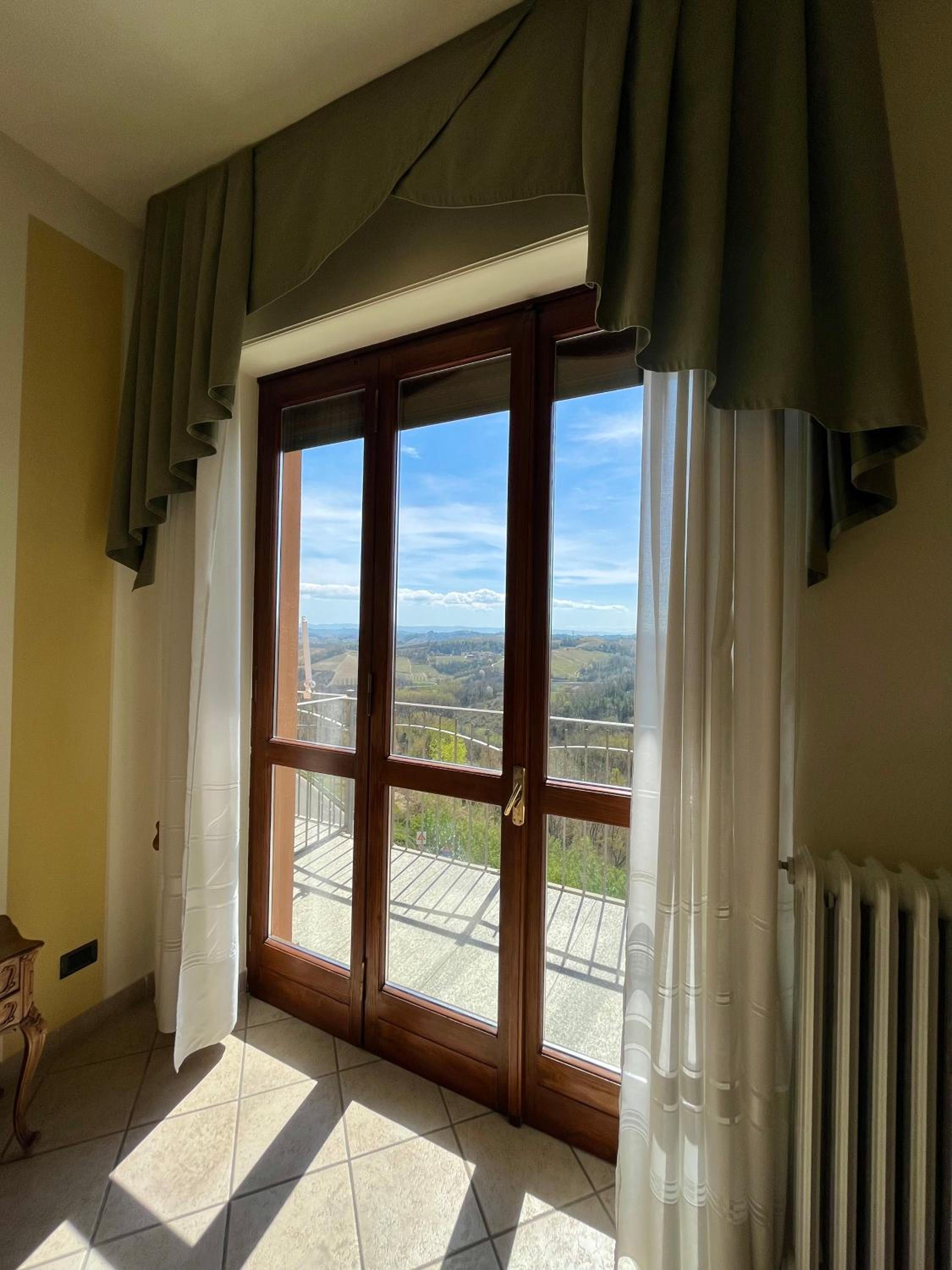 Double Room with Balcony - Photo 21