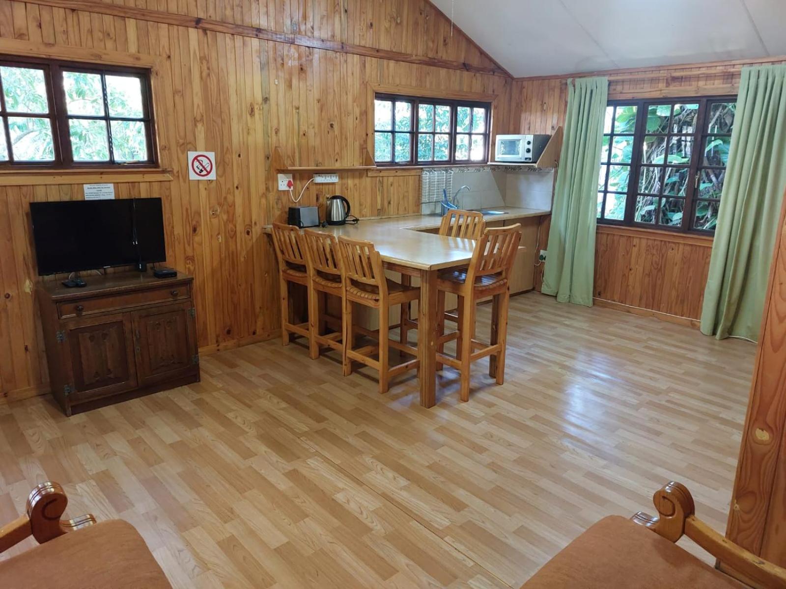 Family Room with Private Bathroom - Photo 10