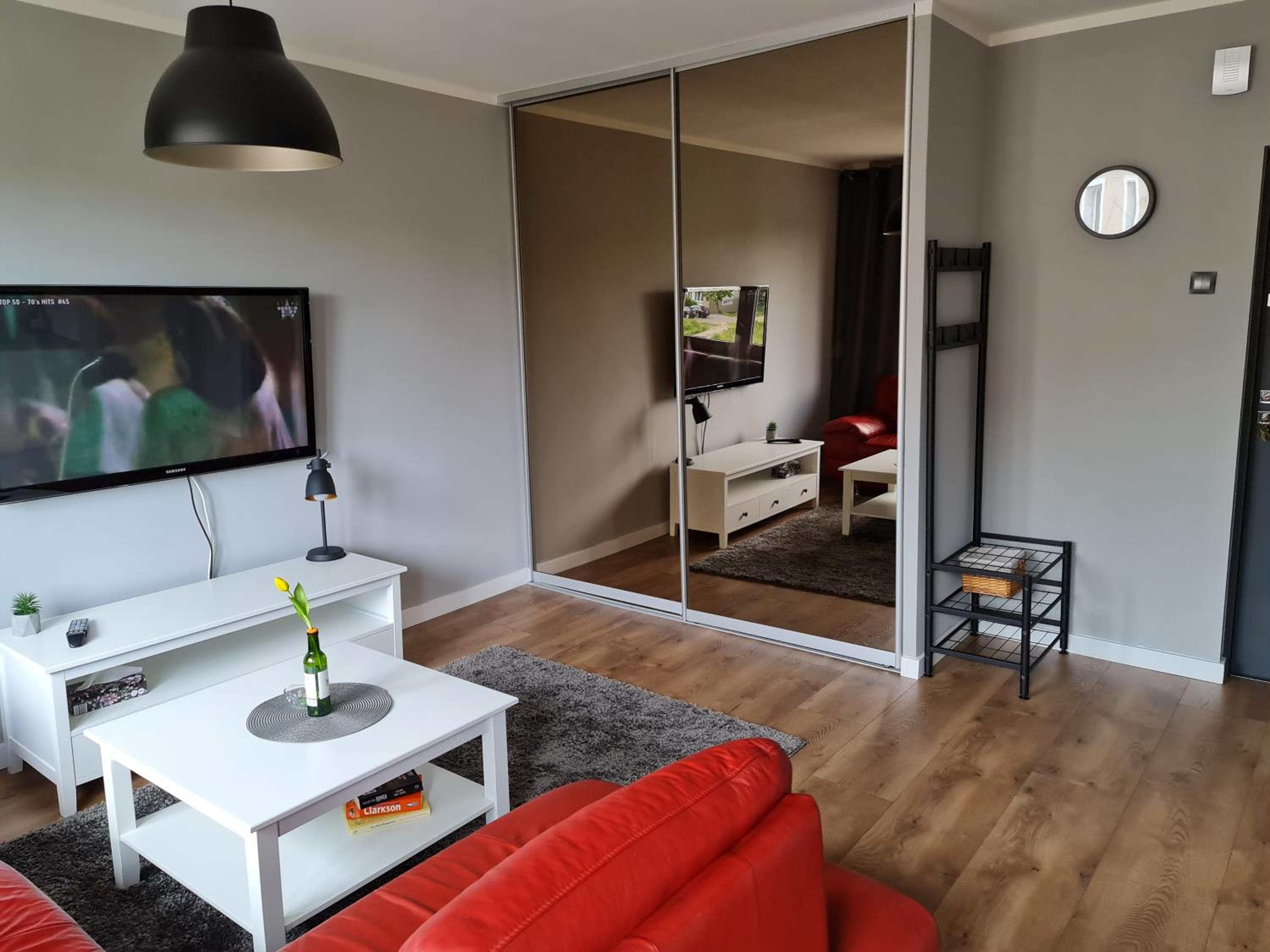 One-Bedroom Apartment - Photo 1