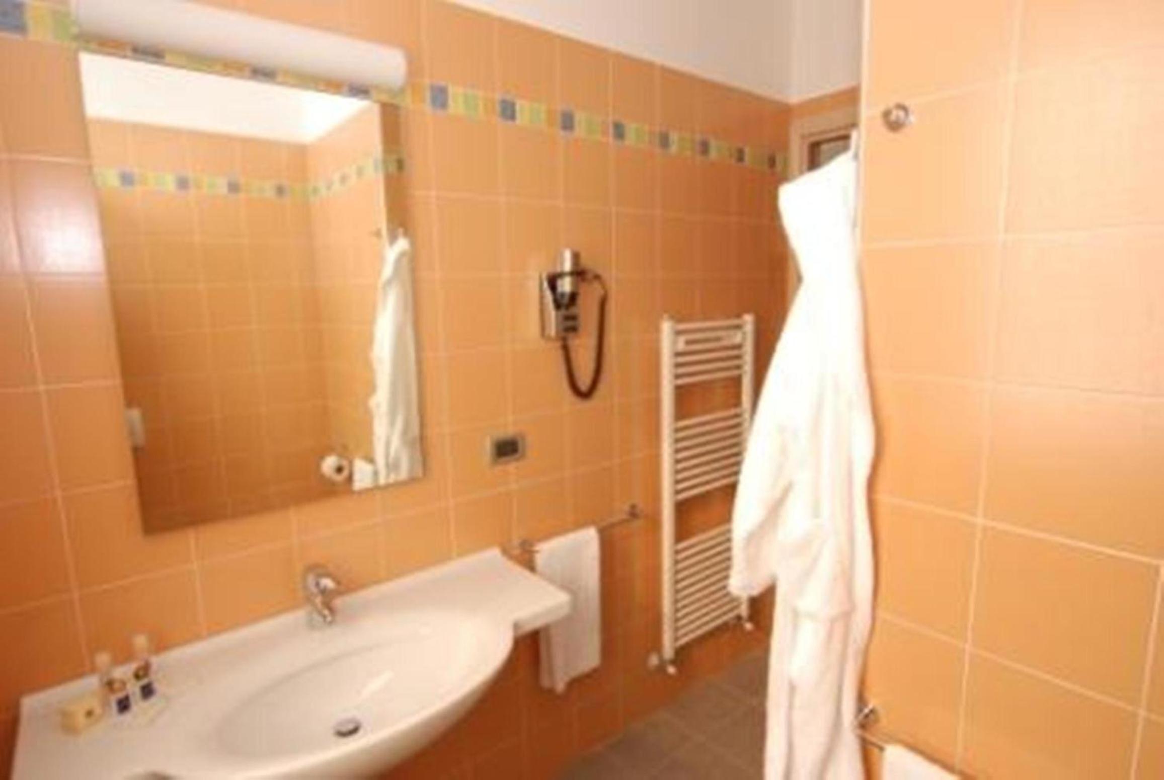Standard One-Bedroom Apartment (3 adults)