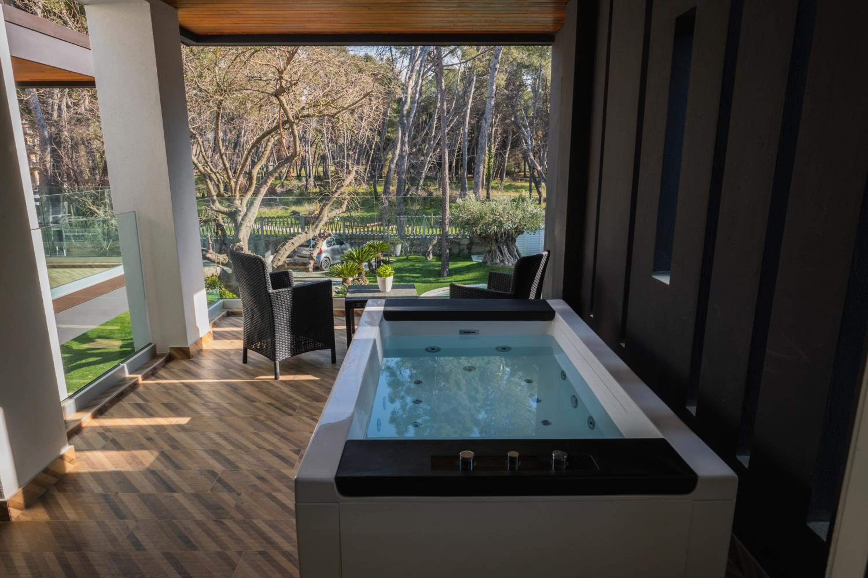 King Room with Spa Bath photo 3