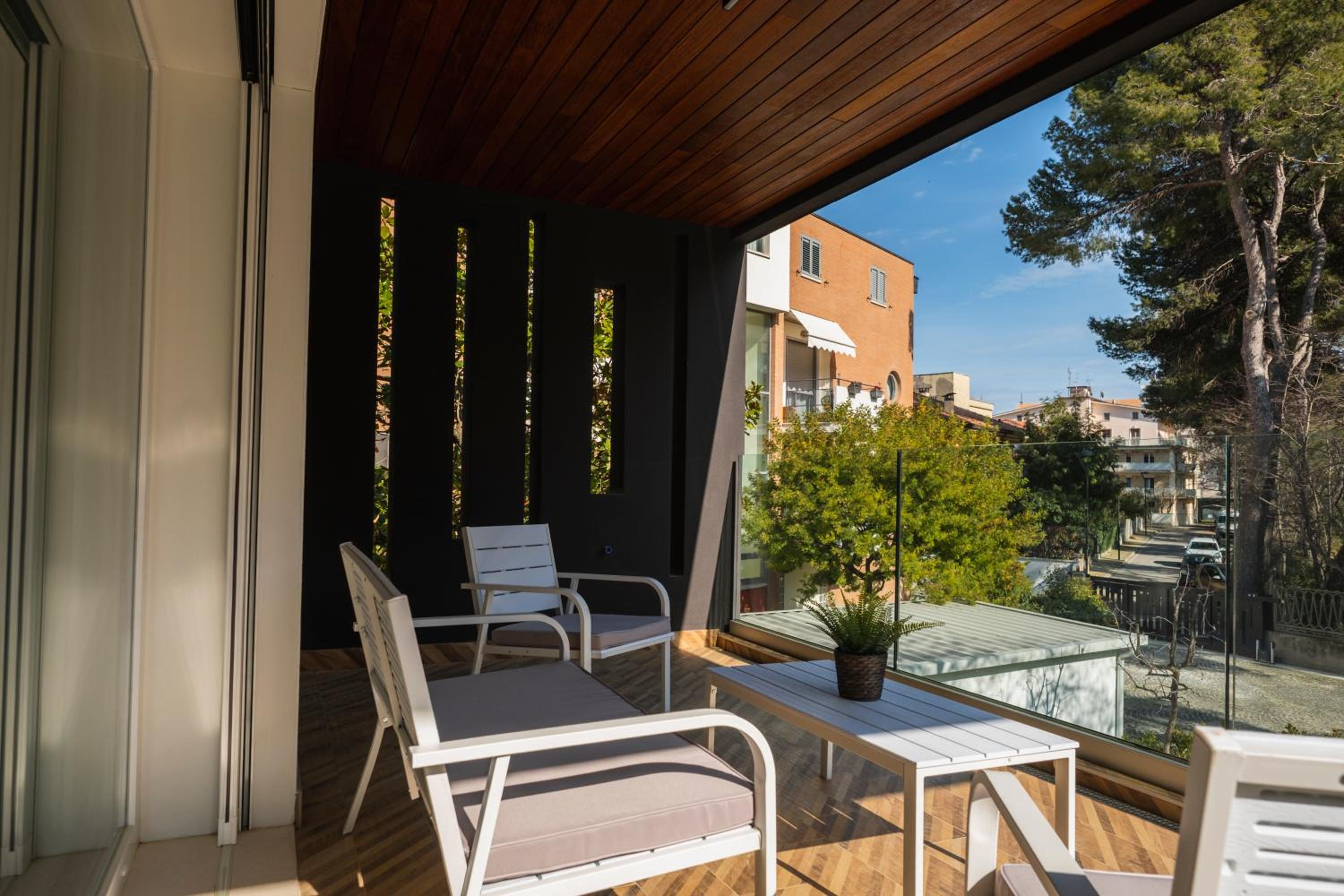 Queen Room with Pool View - Photo 5