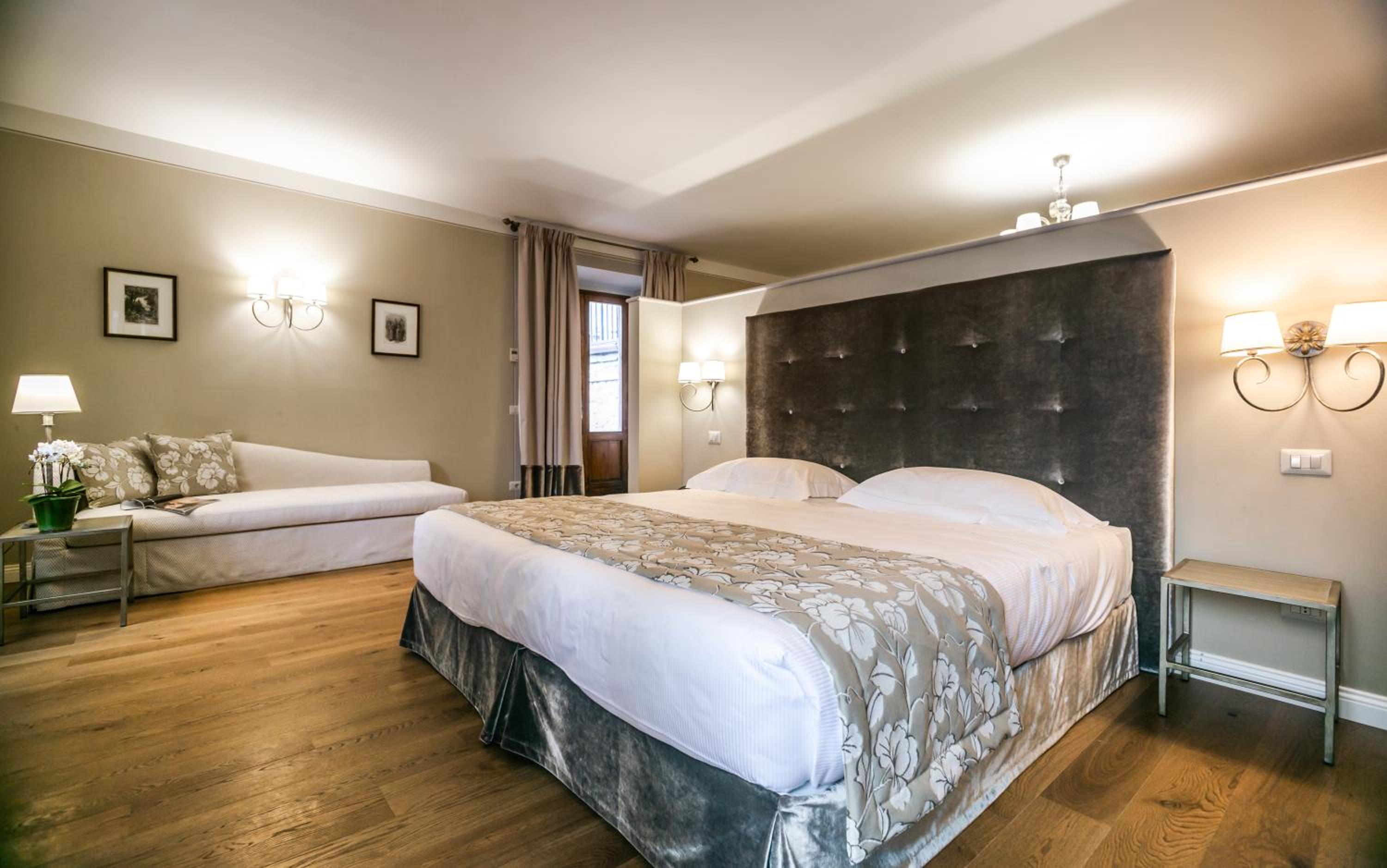 Suite with Spa Access - Photo 11