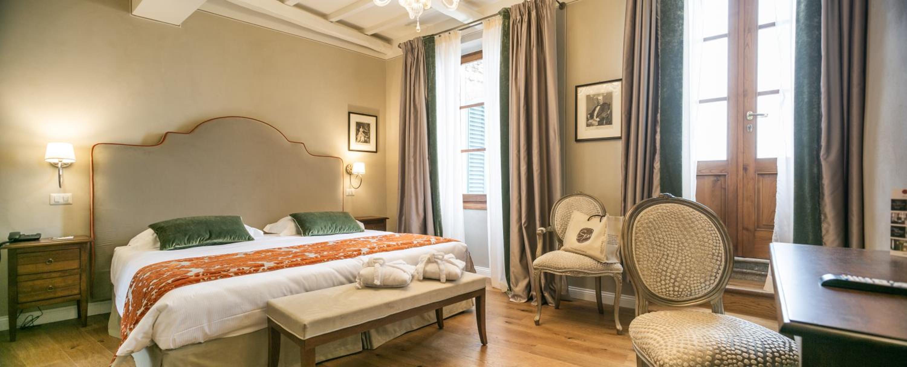 Deluxe Double Room - Photo 11