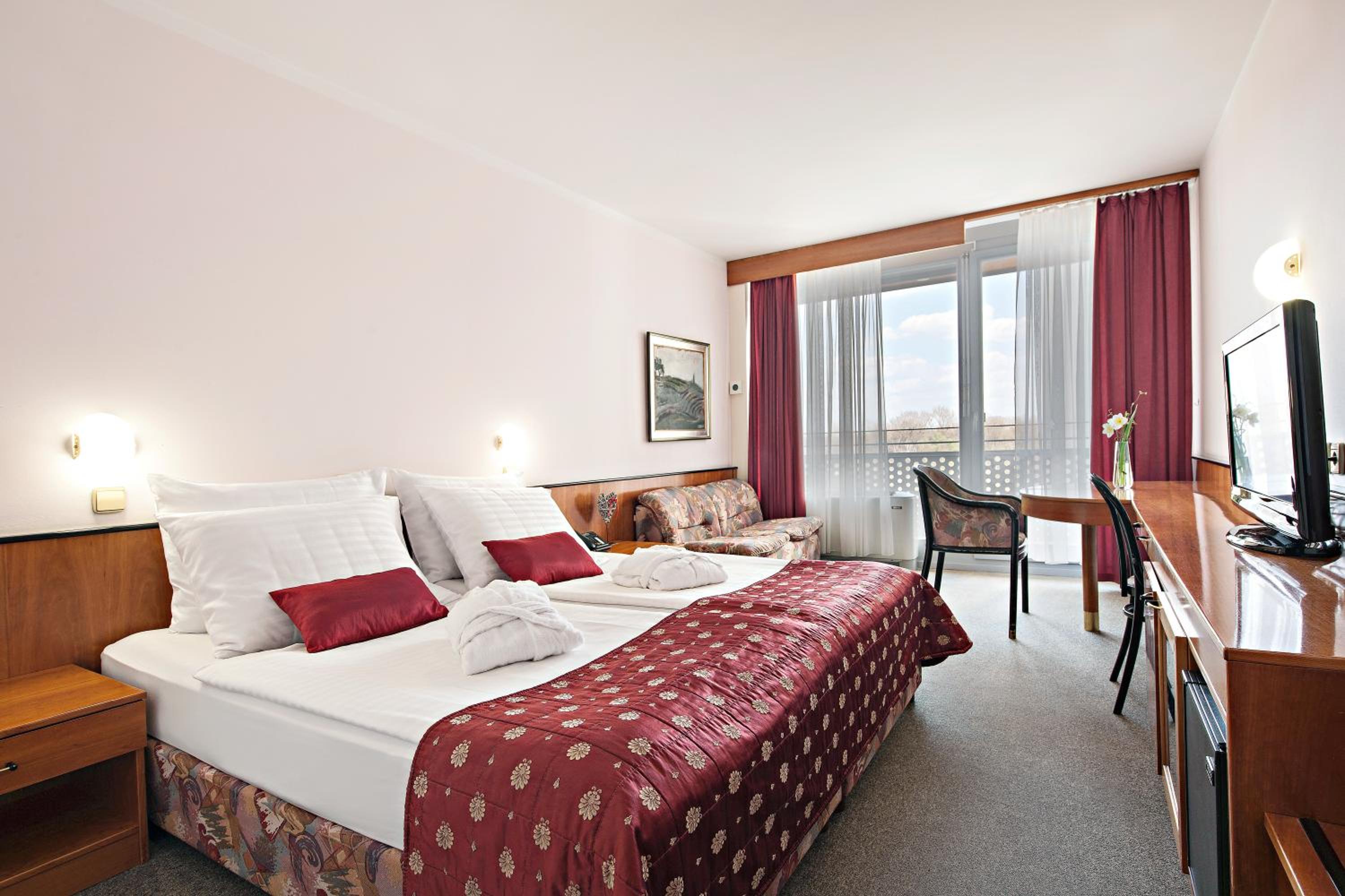 Double Room with Extra Bed photo 1