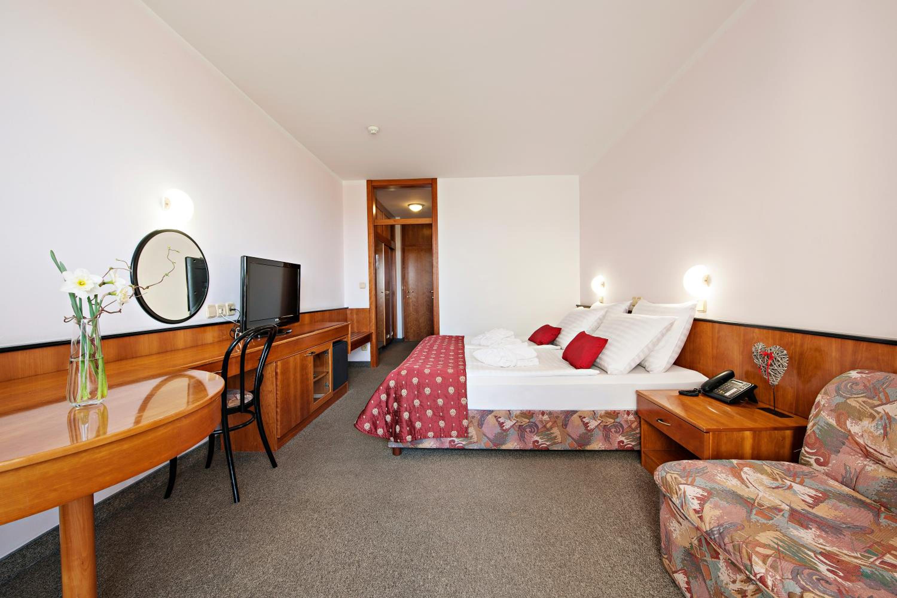 Double Room with Extra Bed photo 2