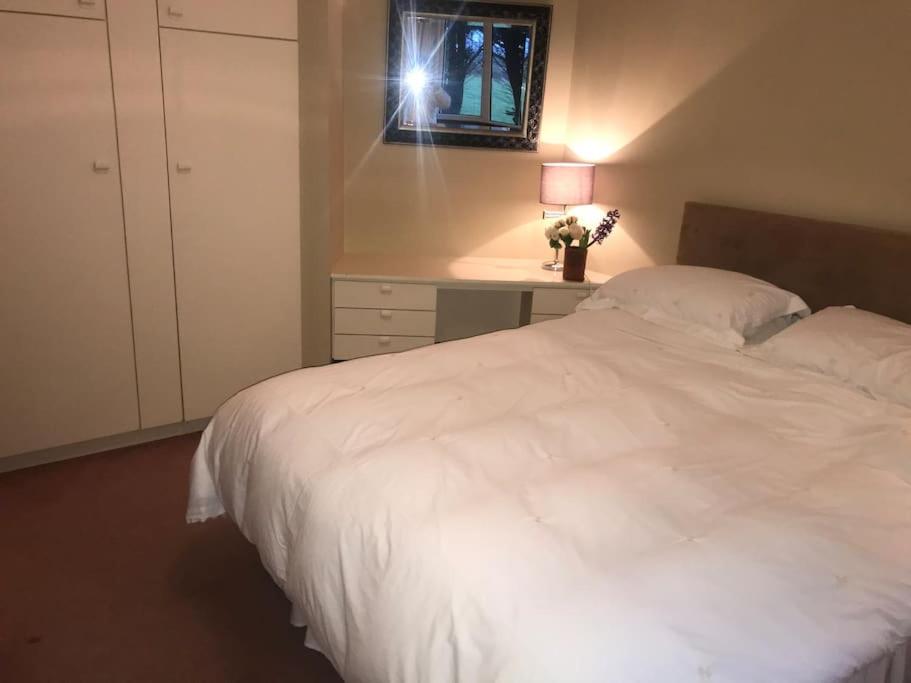 Eight-Bedroom House photo 3