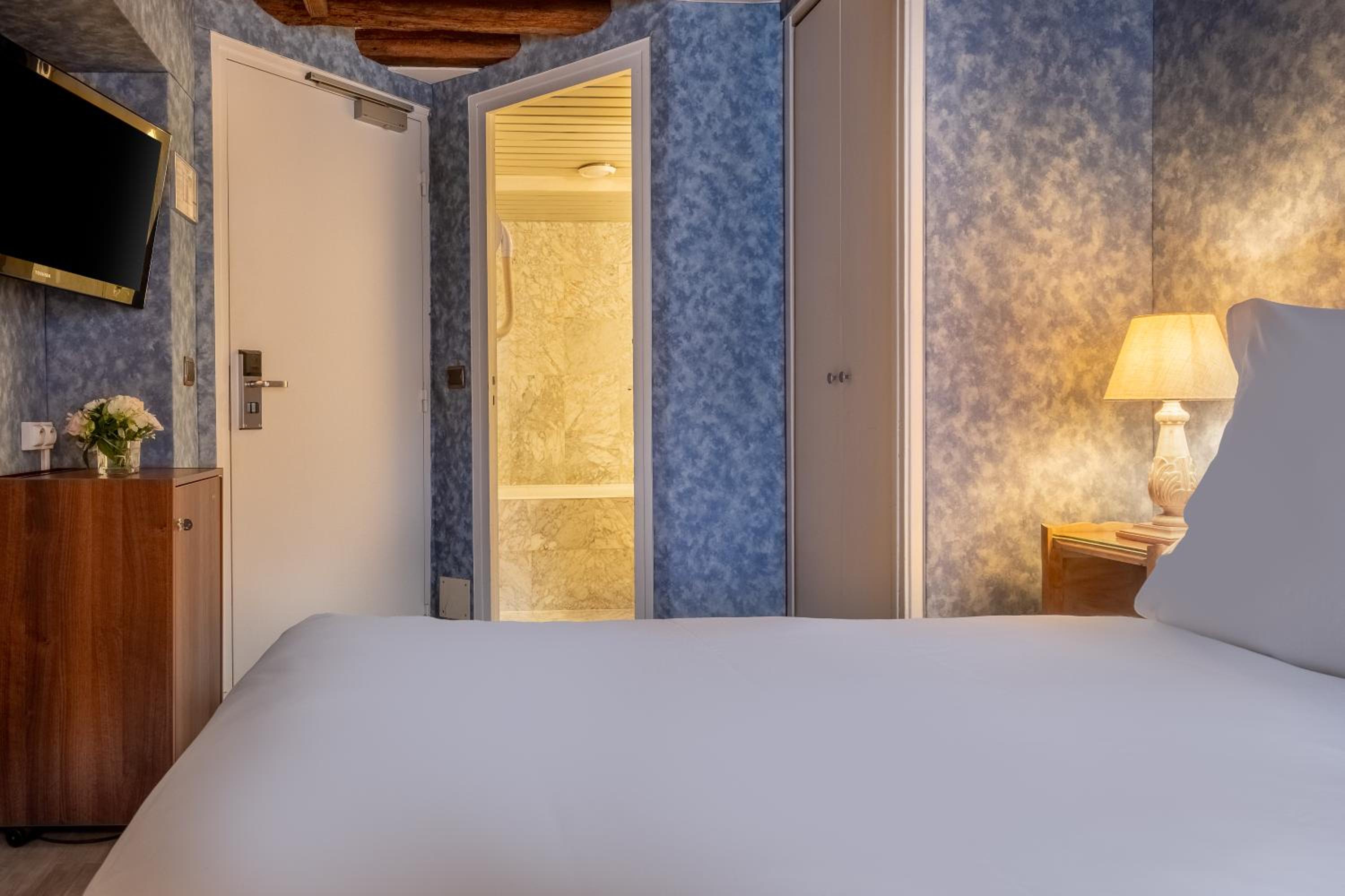 Double Room with Balcony photo 3