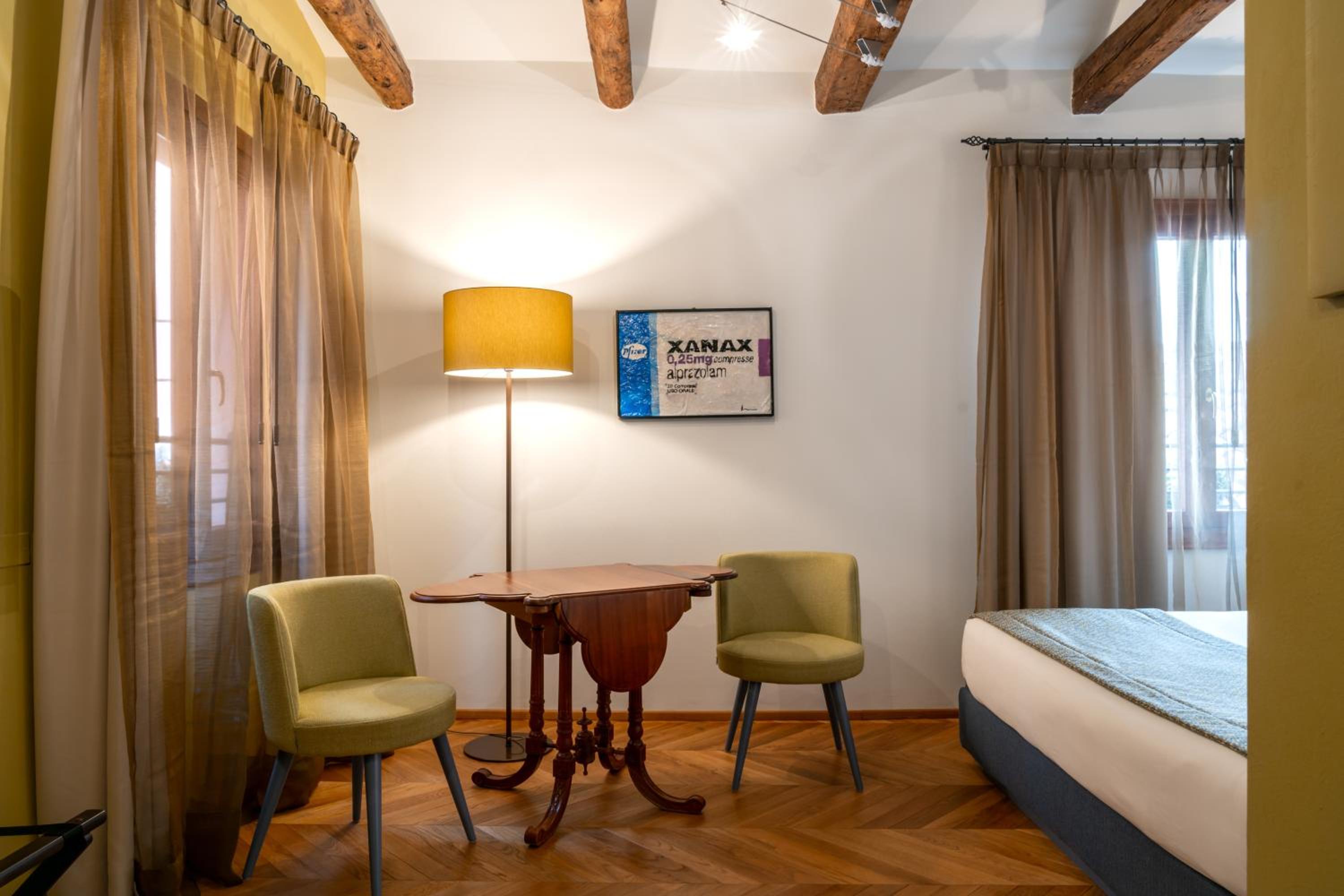 Standard Double Room thumbnail 5