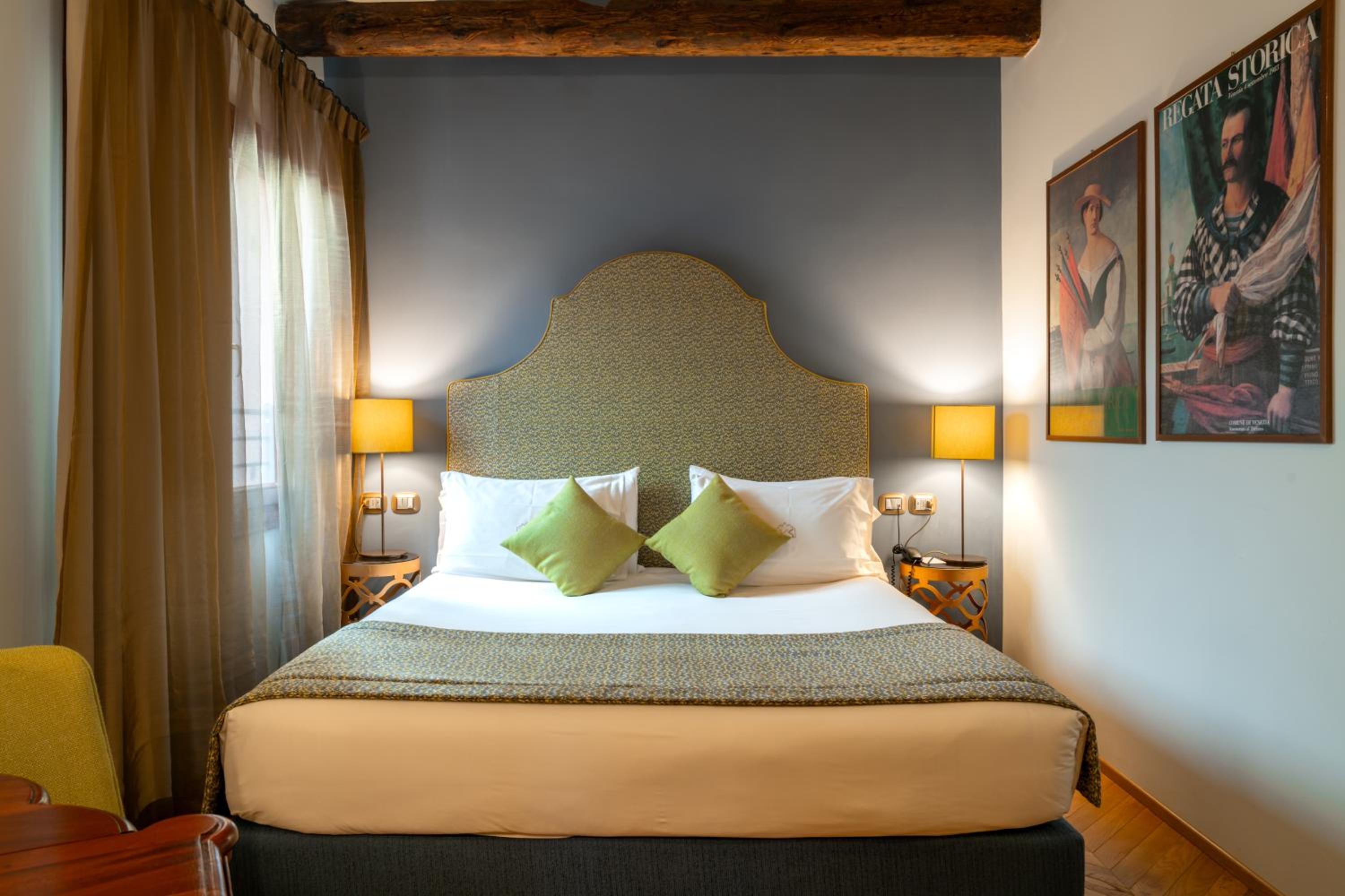Standard Double Room thumbnail 6