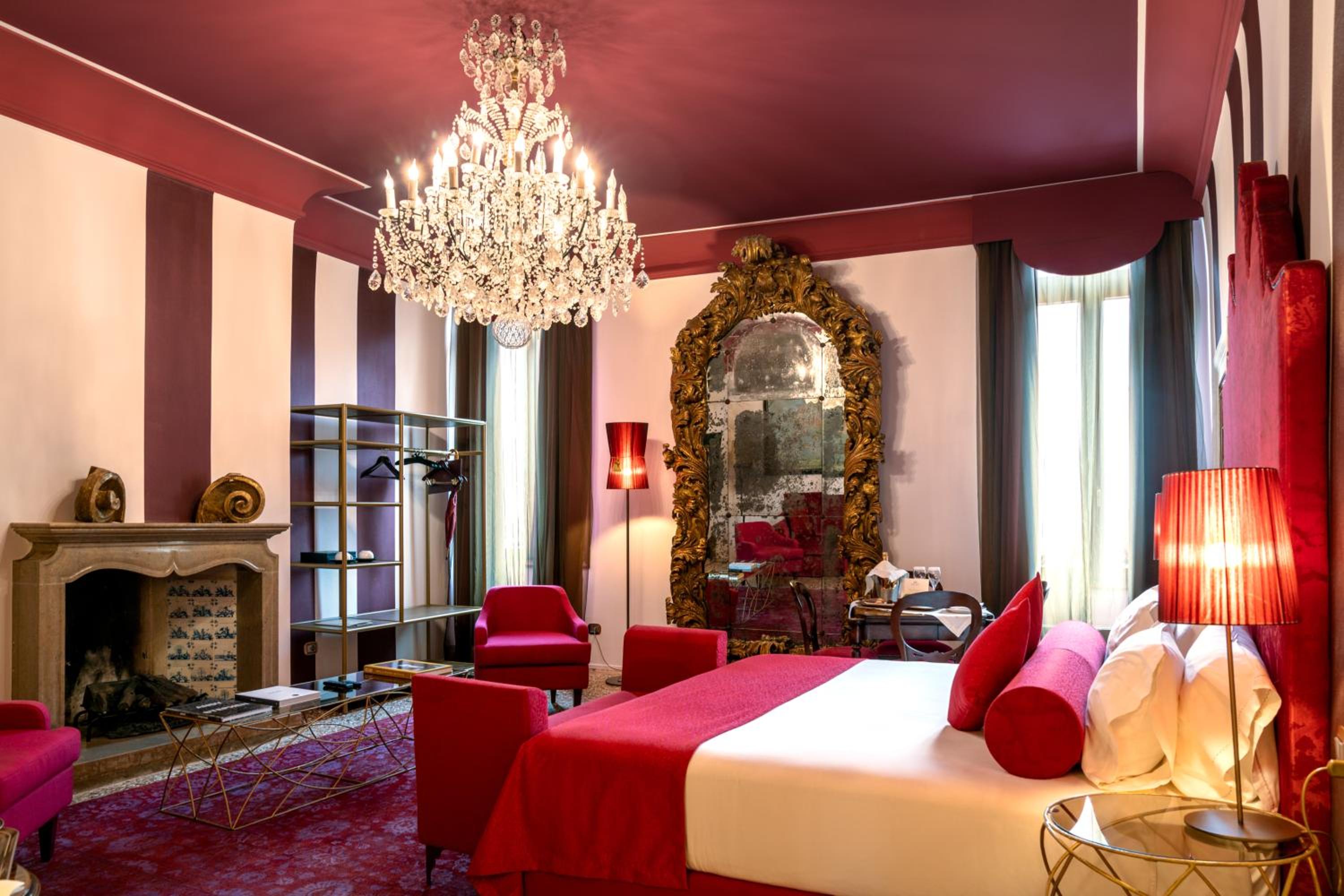 Deluxe Junior Suite with Canal View