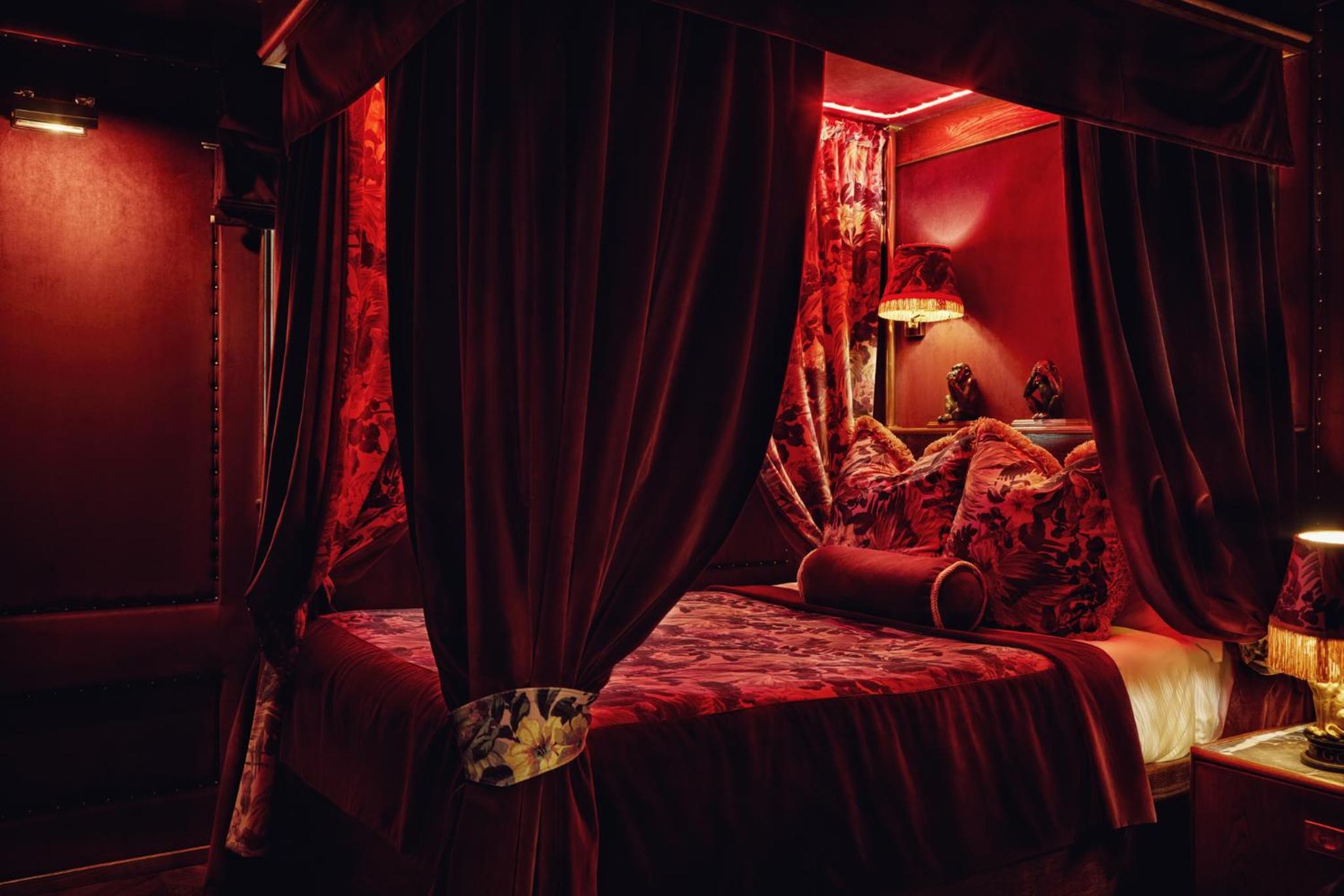 Four Poster Classic Room