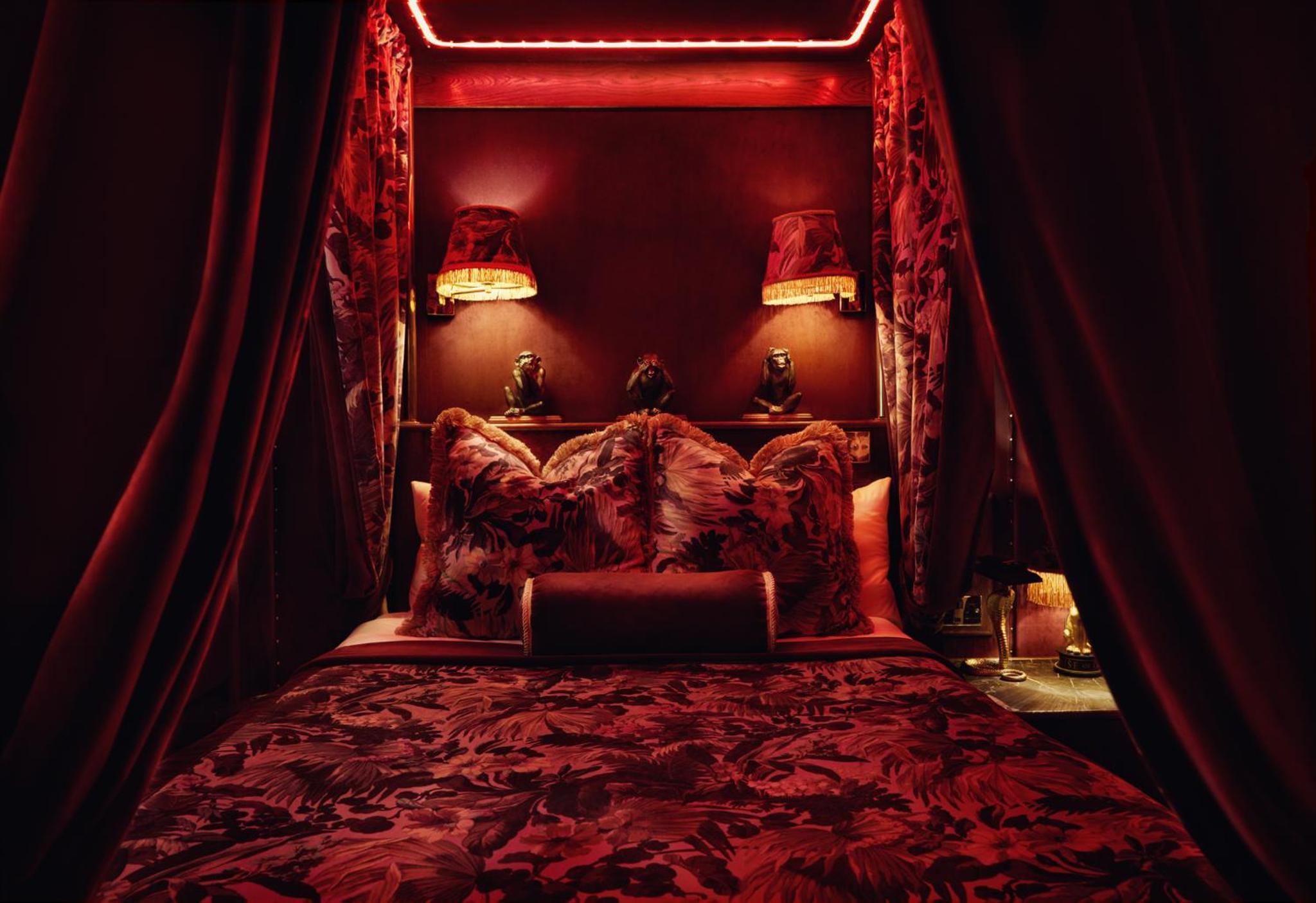 Four Poster Classic Room
