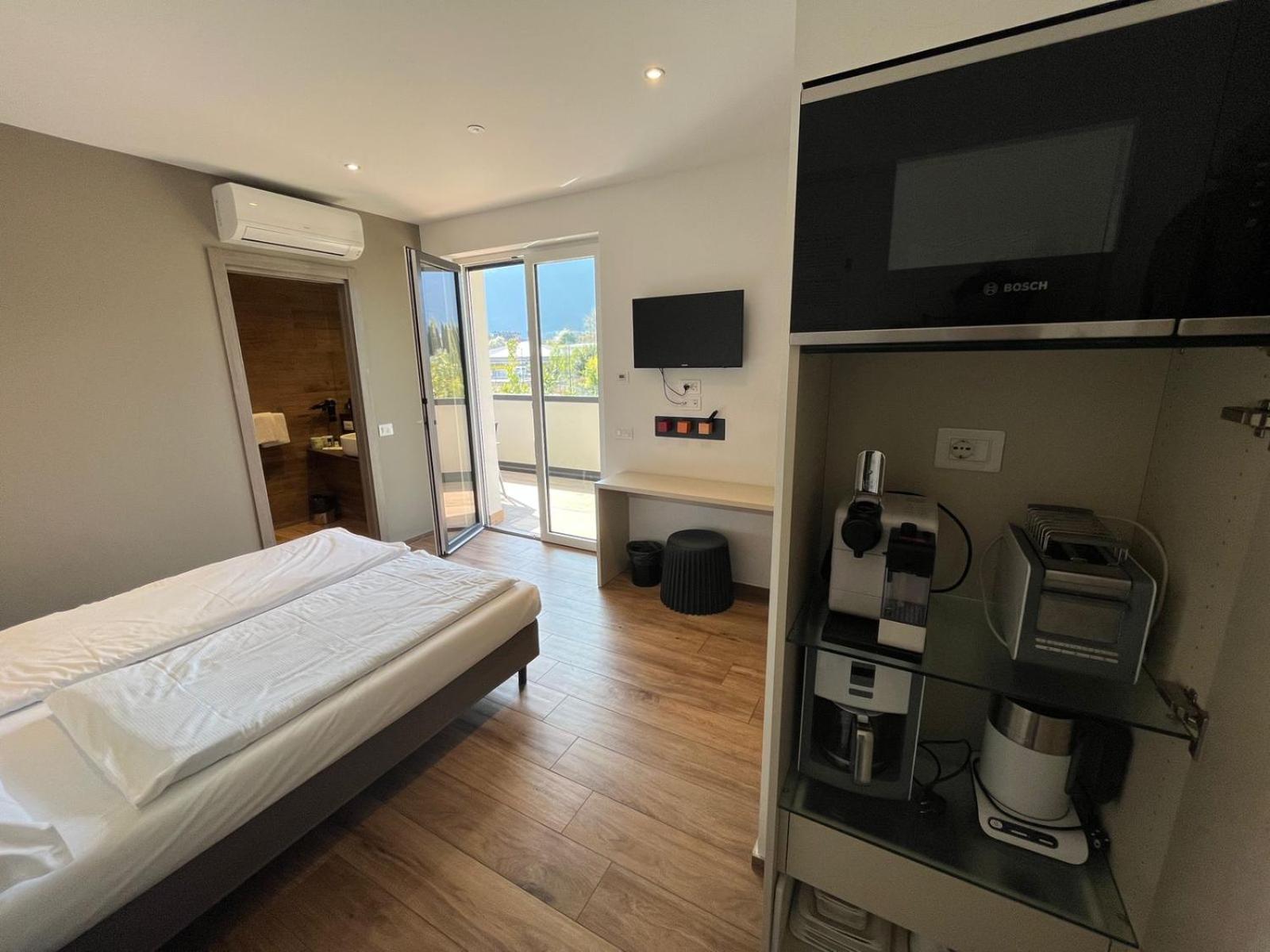 Double or Twin Room with Balcony photo 1