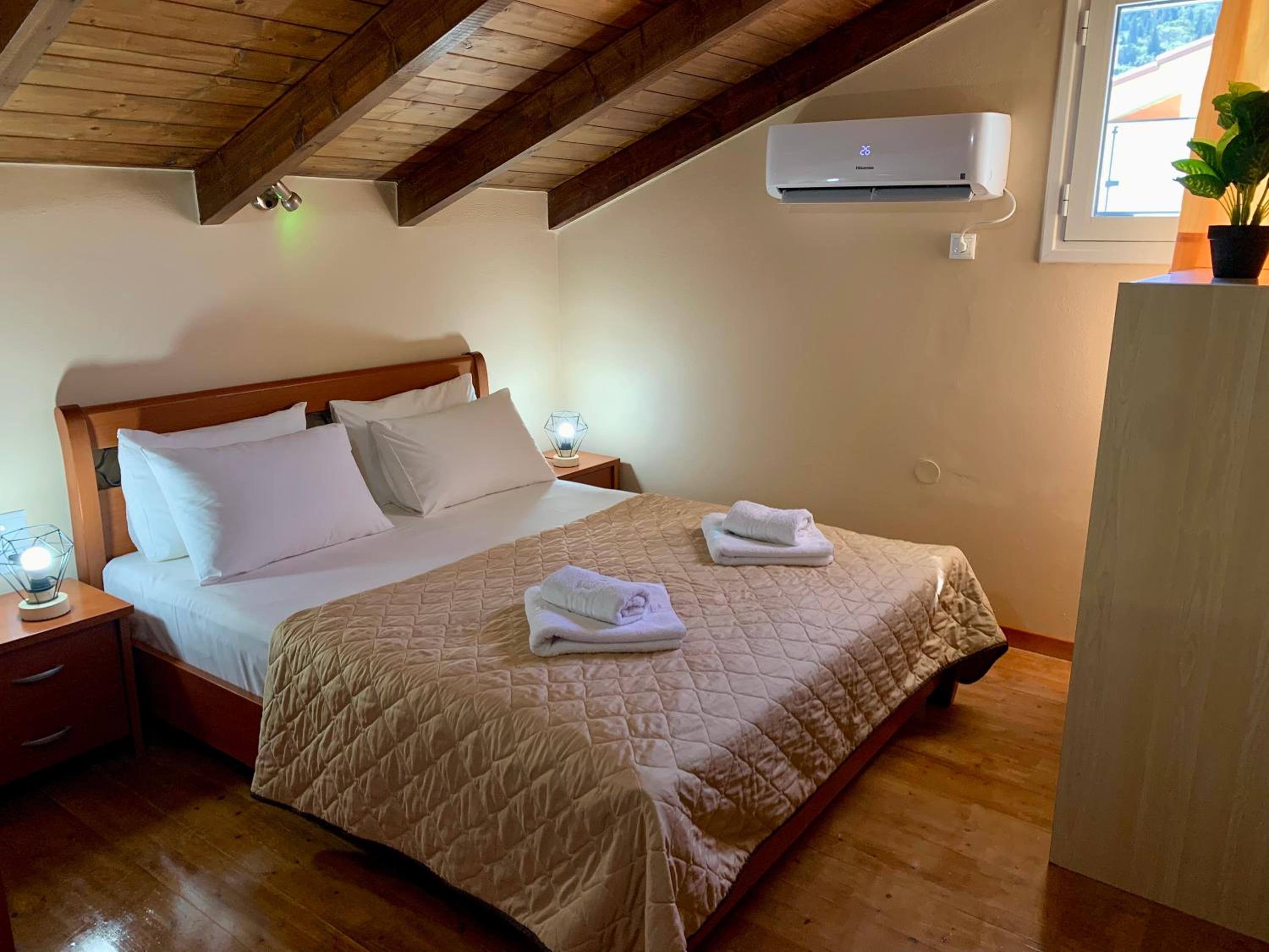 Villa with Private Pool - Photo 9