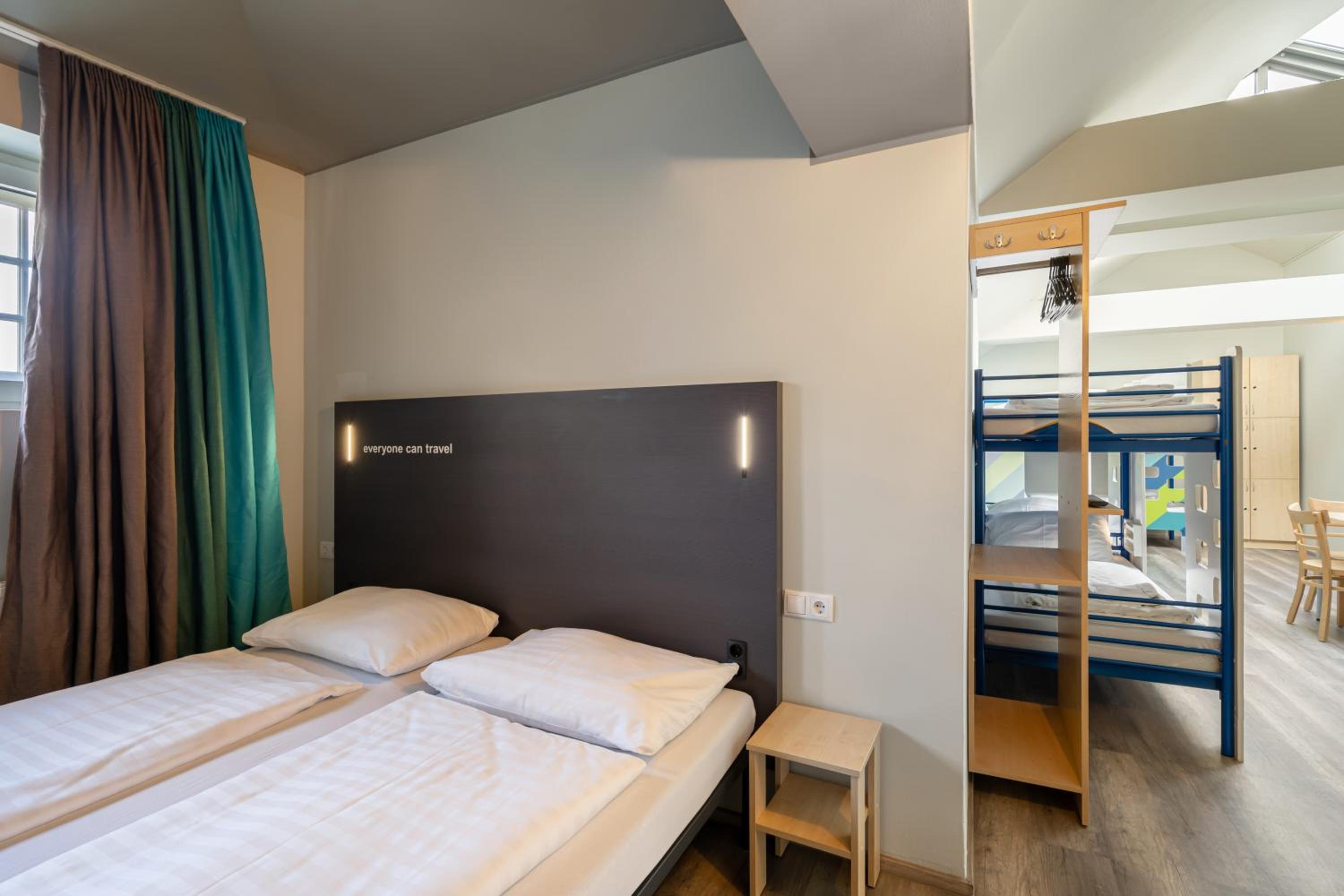 Six-Bed Room photo 2