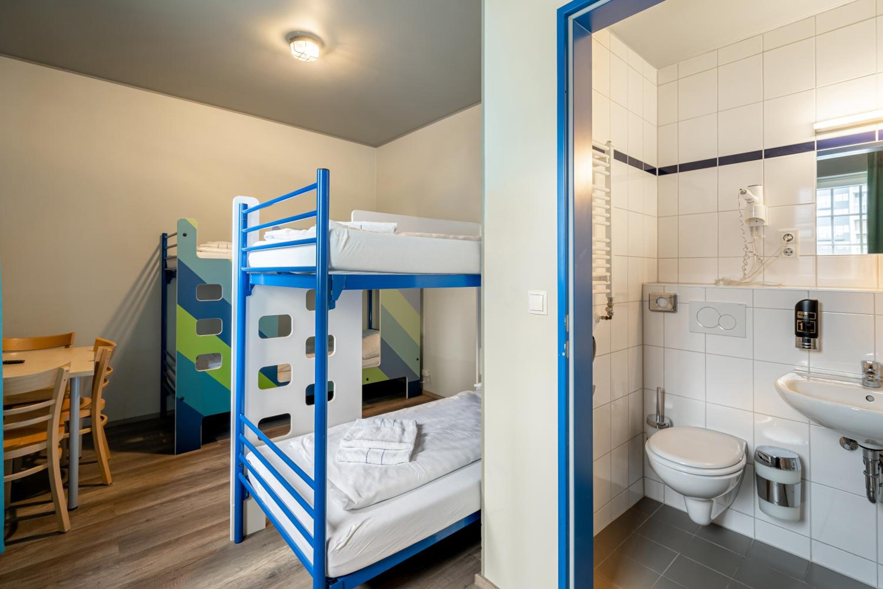 Bed in 4-Bed Dormitory Room photo 2
