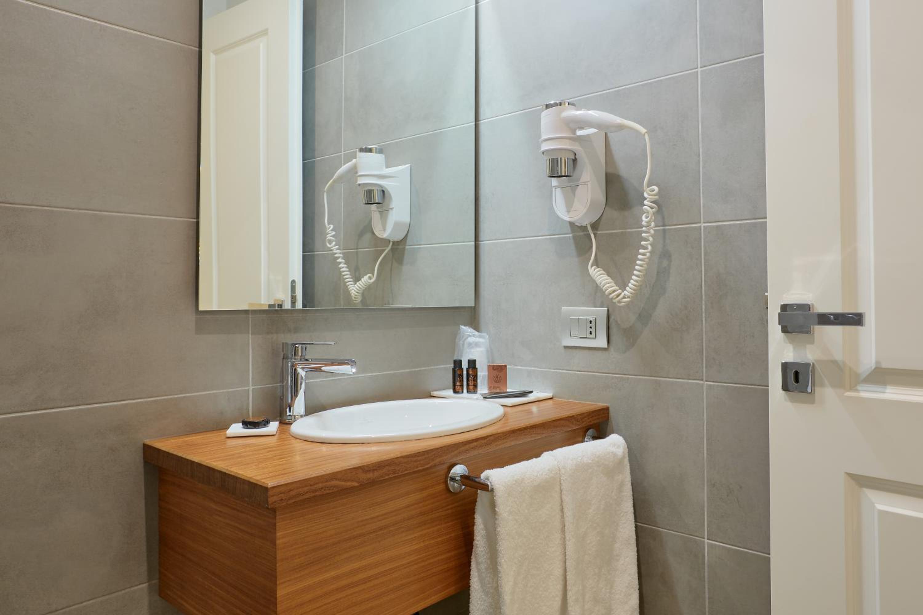 Superior Double or Twin Room  photo 3