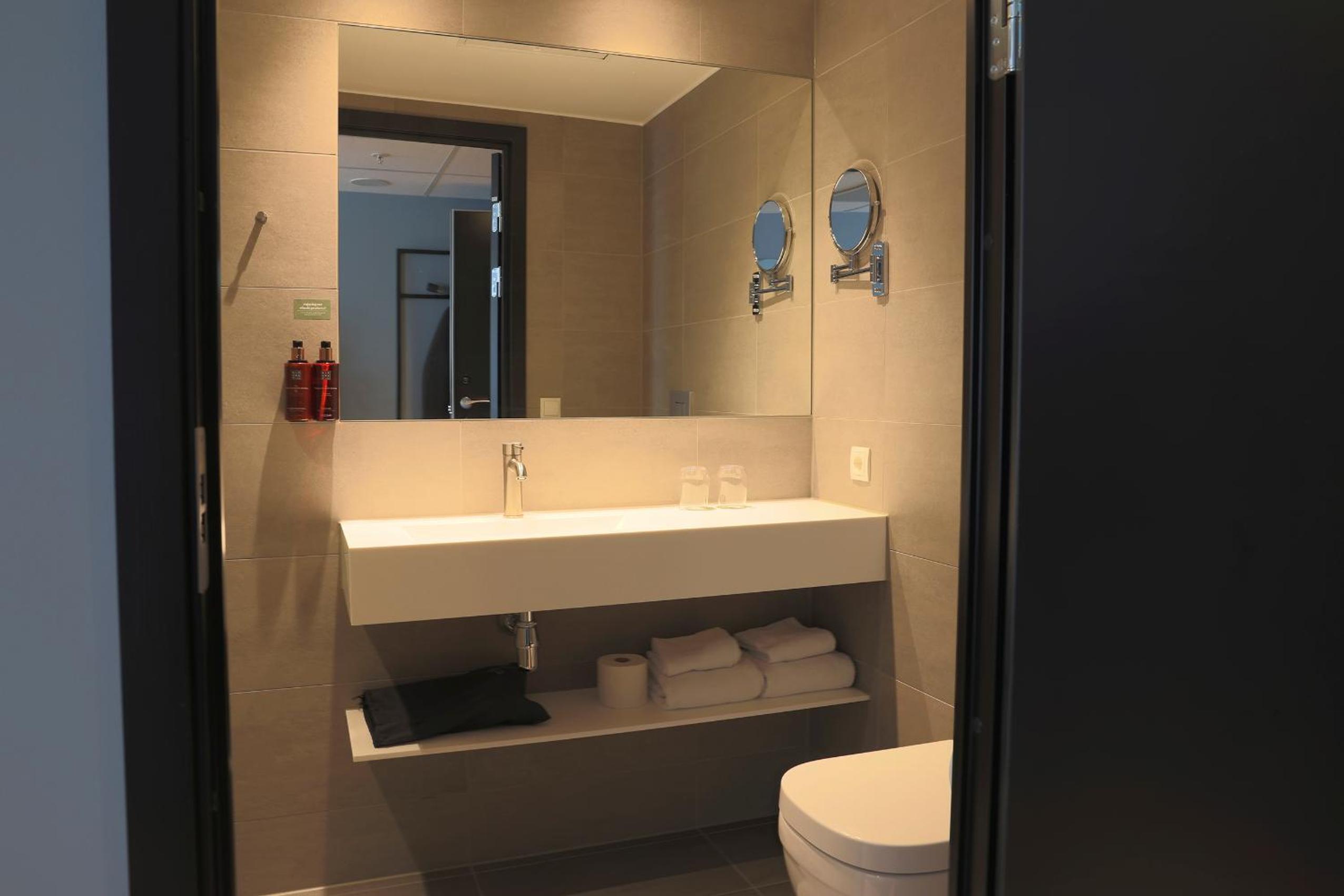 Standard Twin Room - Photo 3