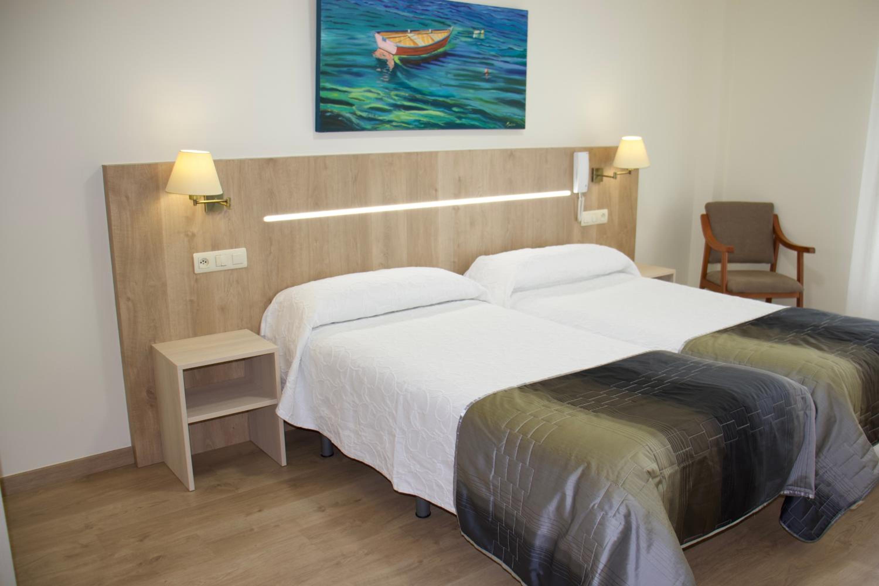 Twin Room with Balcony photo 2