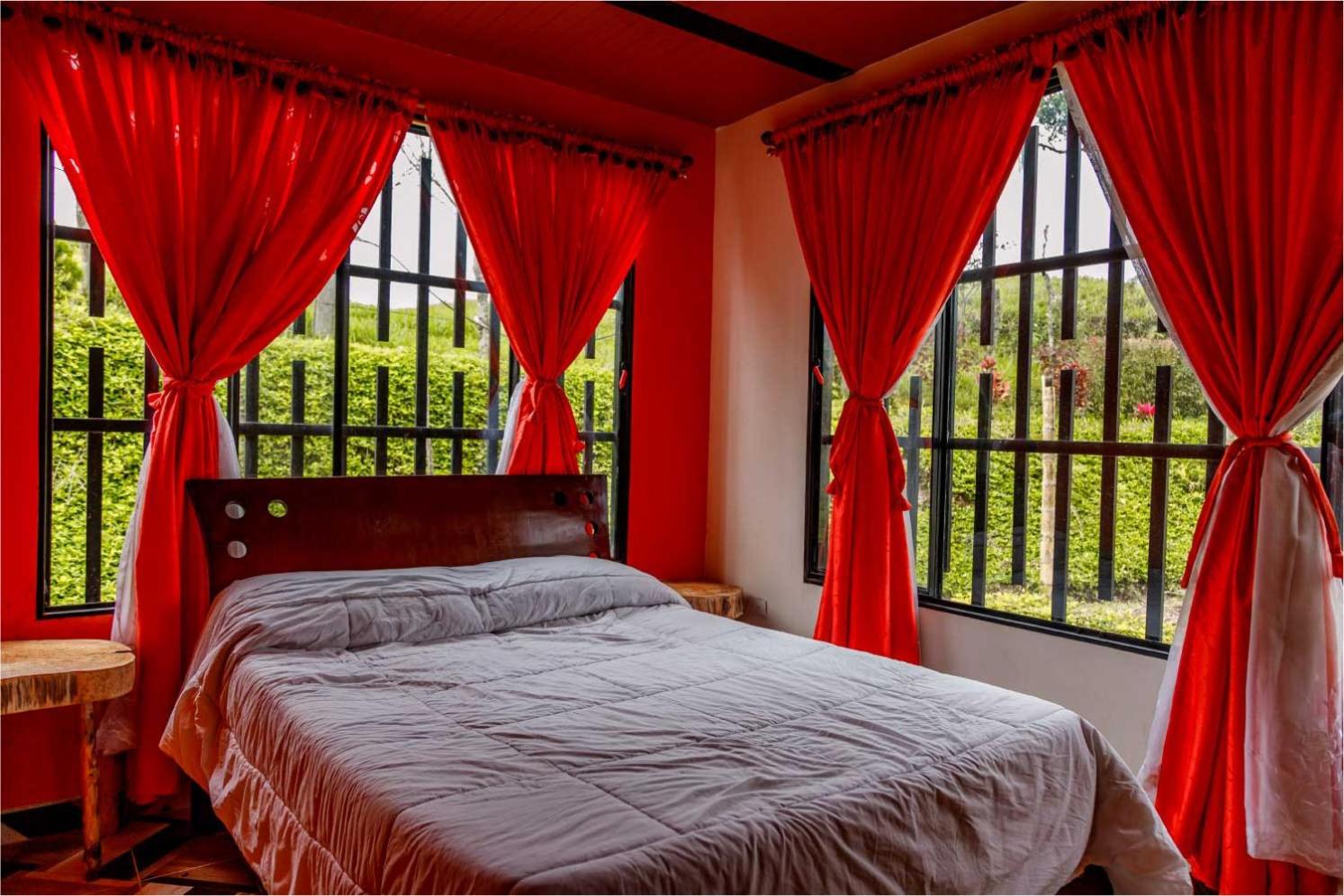 Six-Bedroom House photo 1