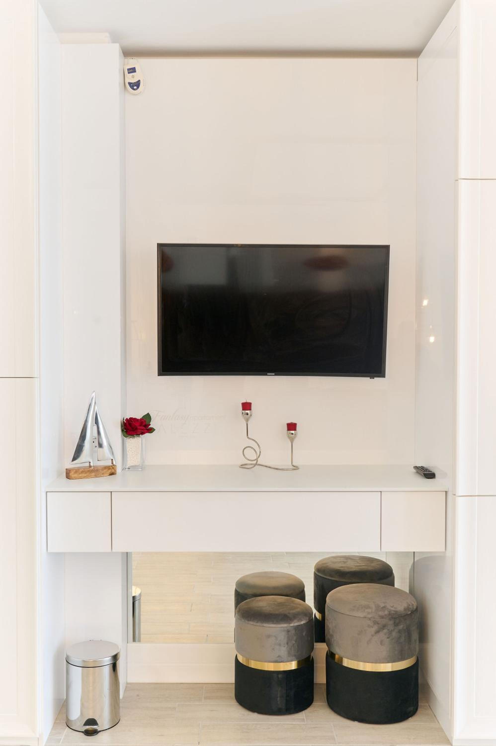 Studio Apartment - Photo 8