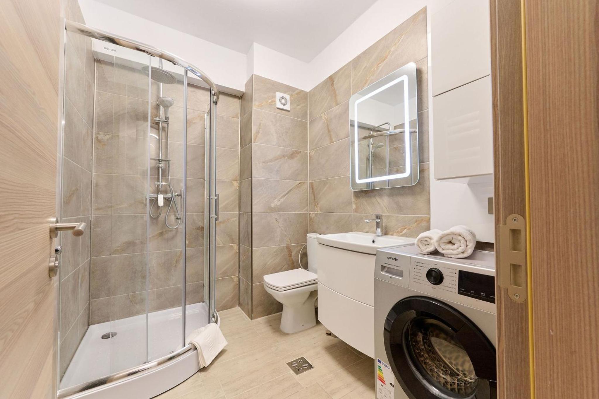 Studio Apartment - Photo 33
