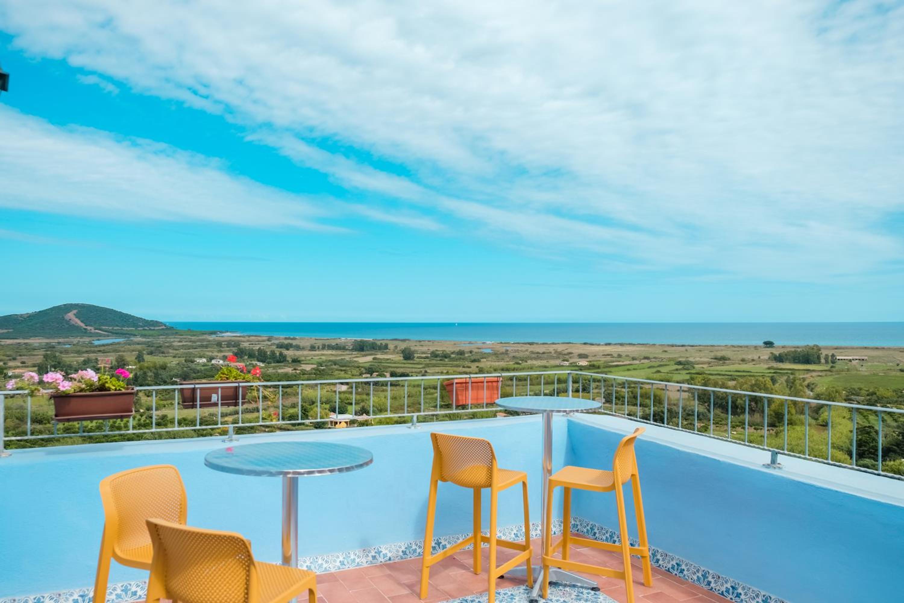 Double Room with Balcony - Photo 11