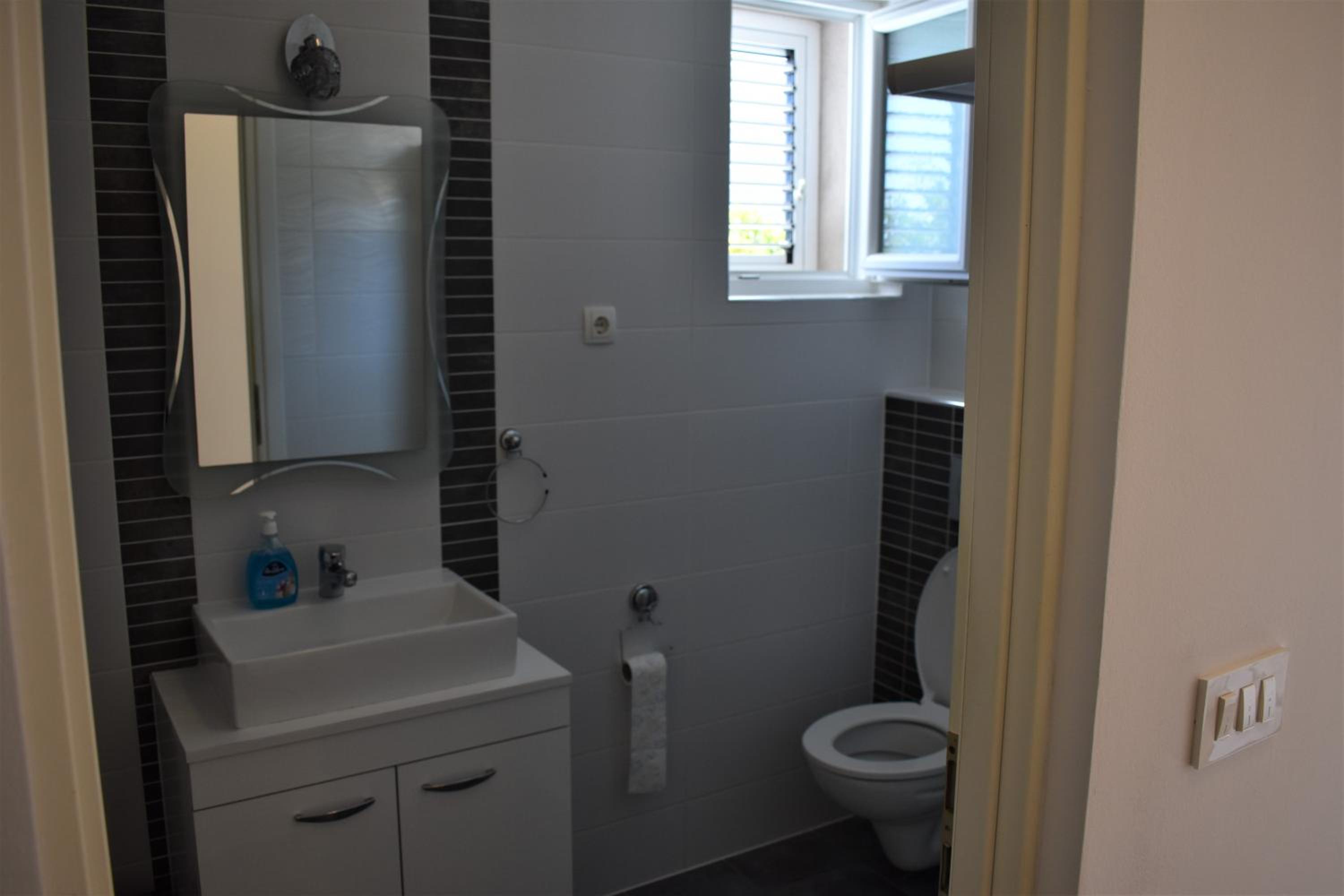 One-Bedroom Apartment - Photo 14