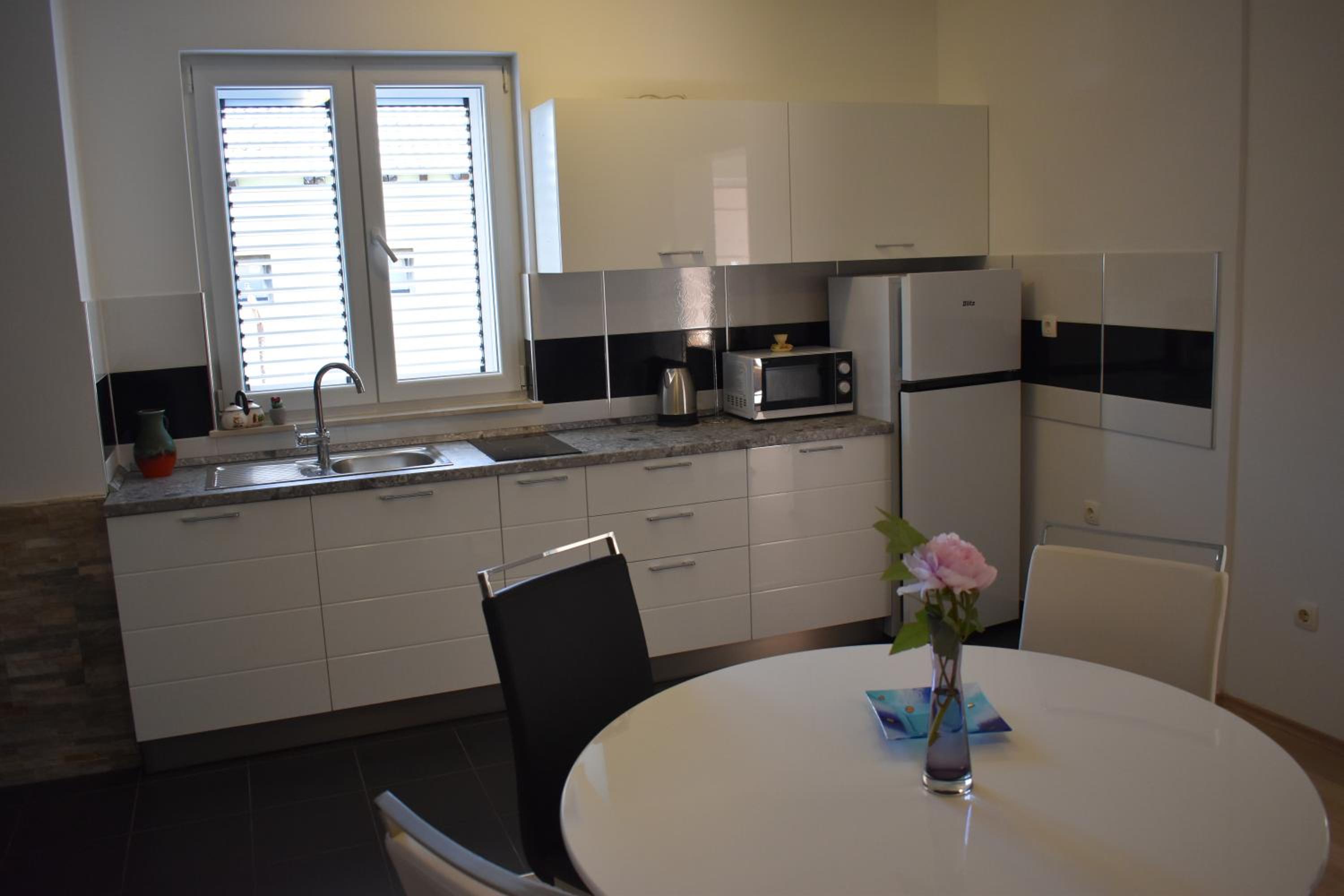 One-Bedroom Apartment - Photo 9