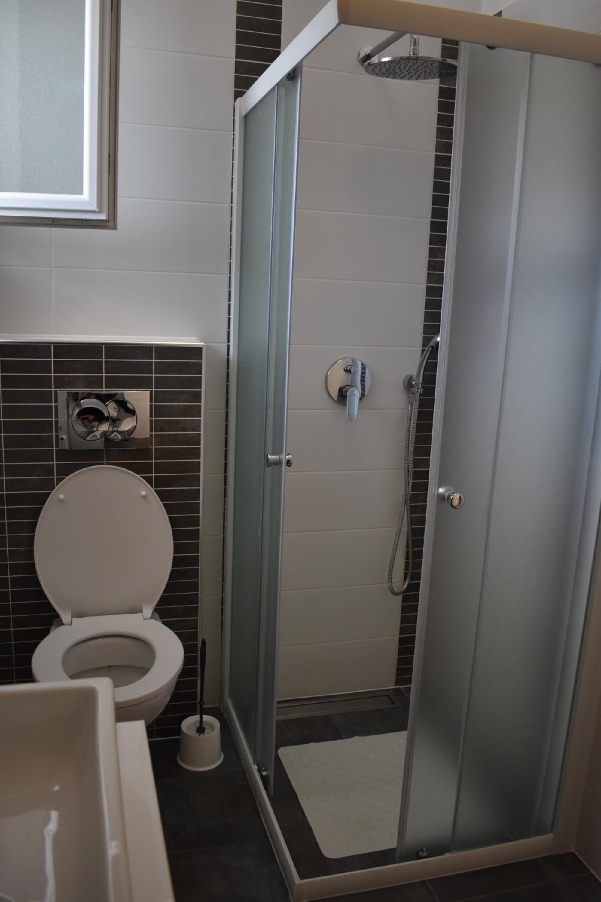 One-Bedroom Apartment - Photo 12