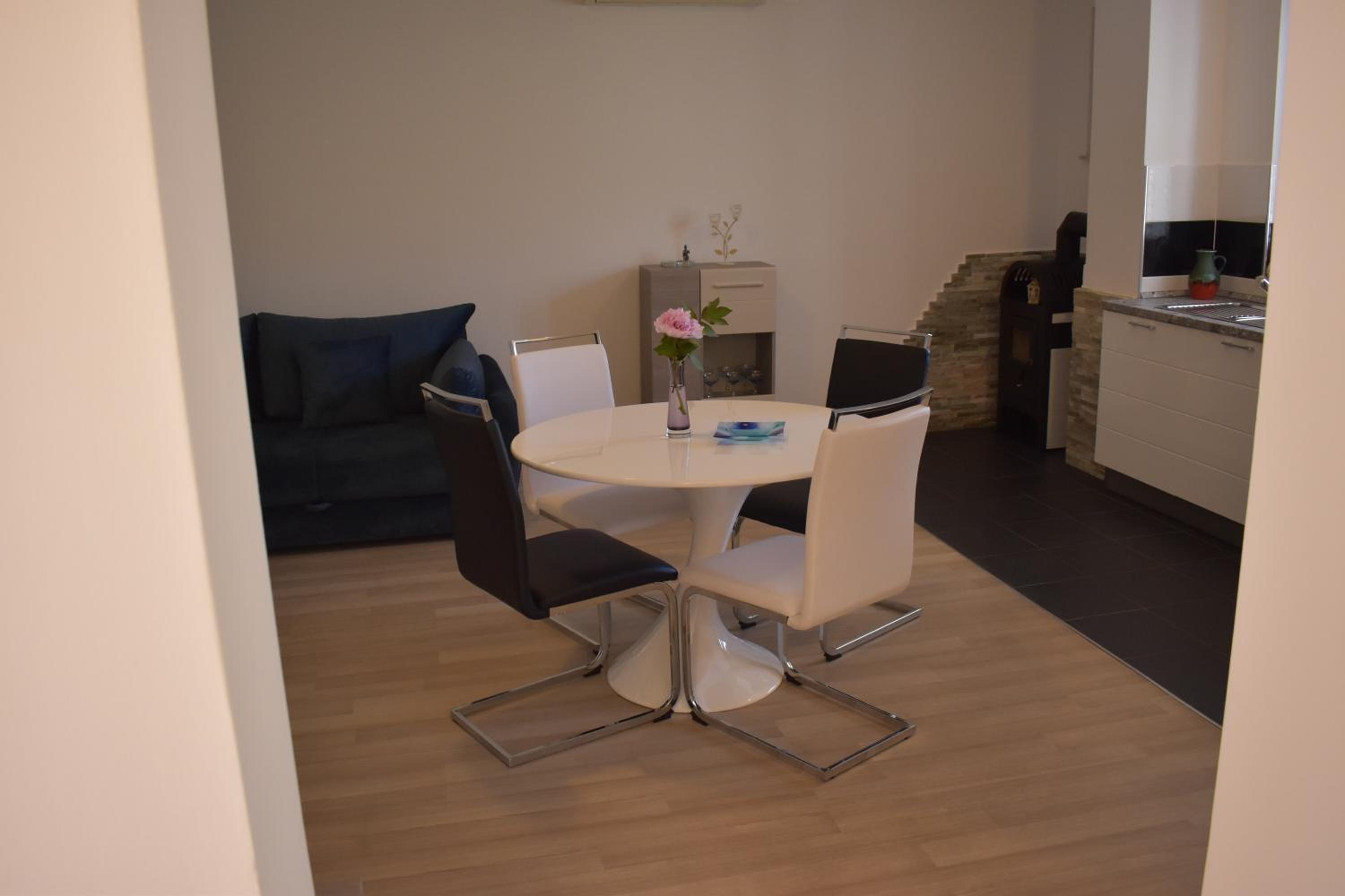 One-Bedroom Apartment - Photo 7