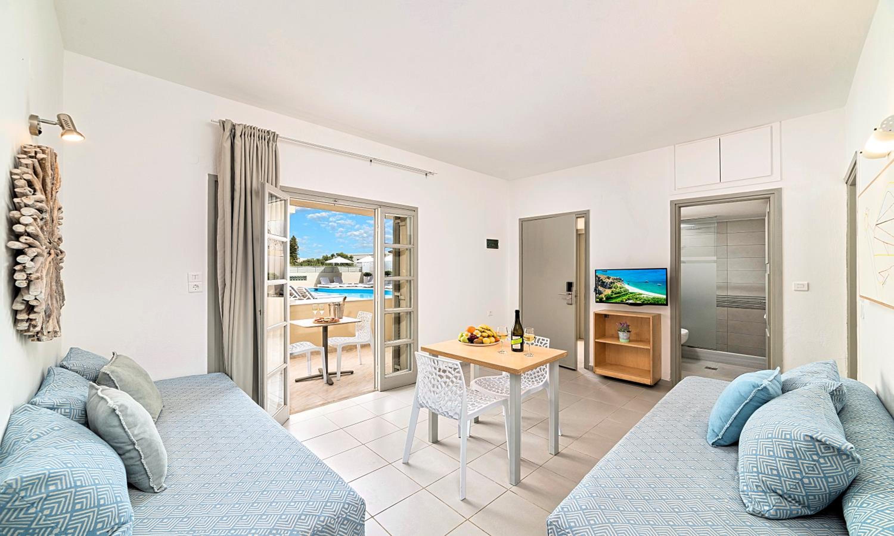 Ground Floor Family Suite with Garden View - Photo 1