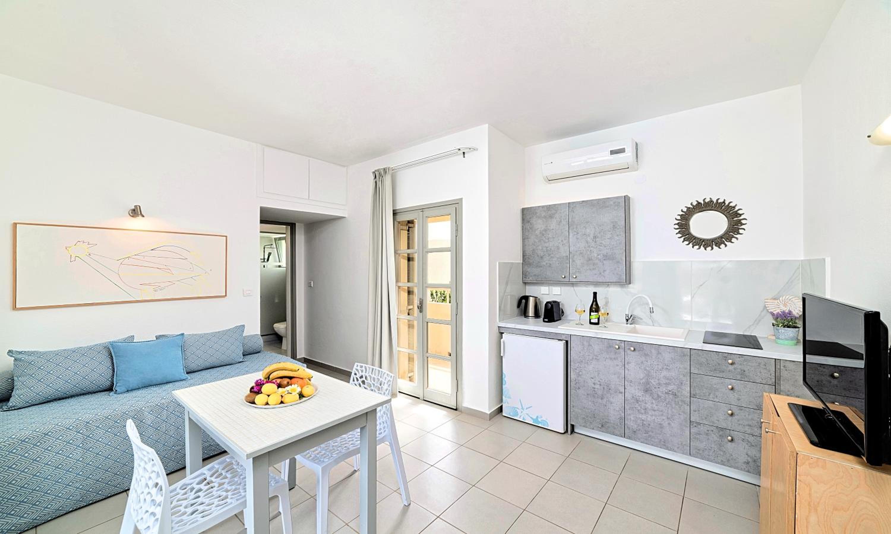 Suite with Garden View - Photo 3