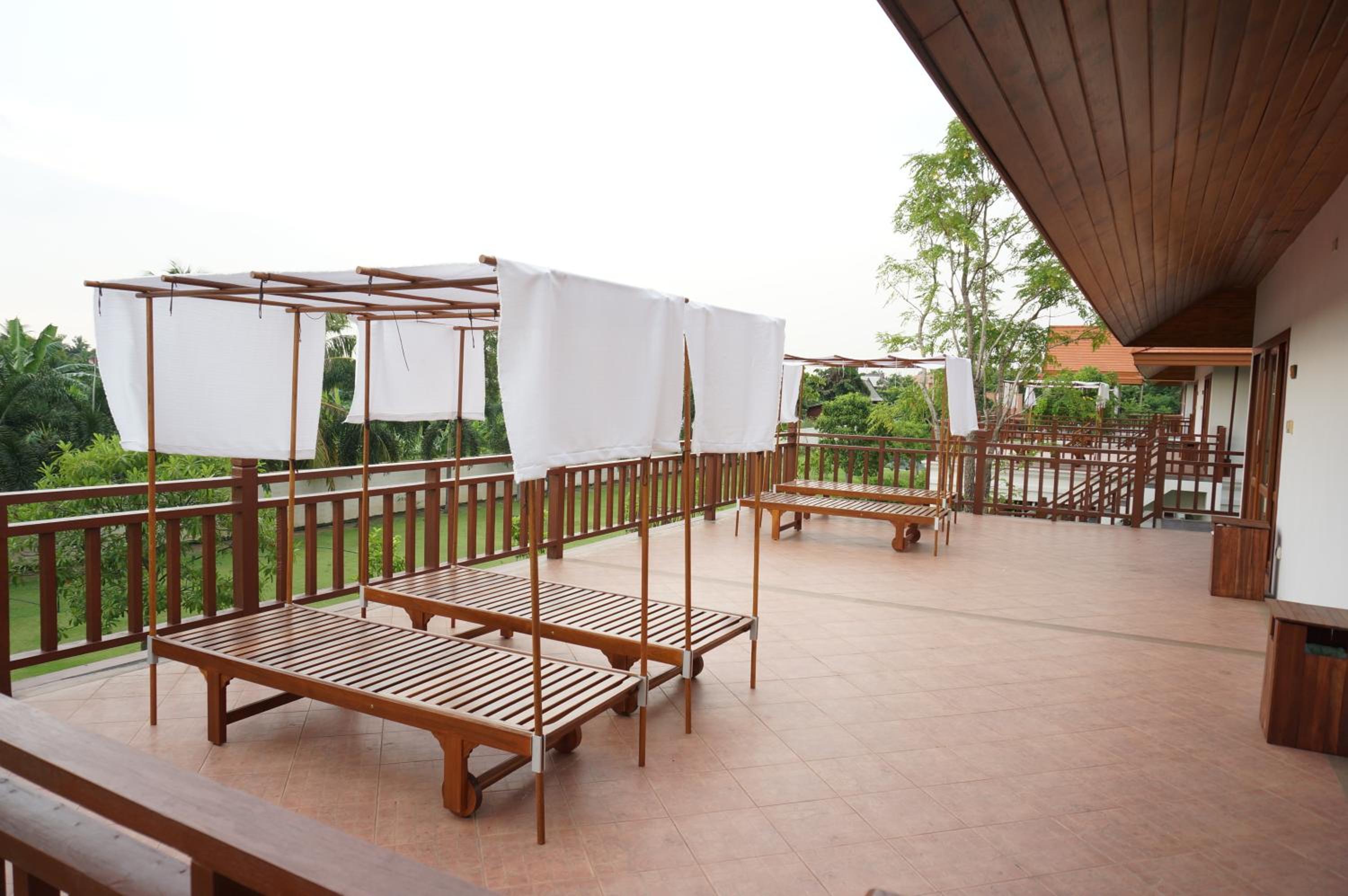 Deluxe Double Room with Balcony - Photo 10