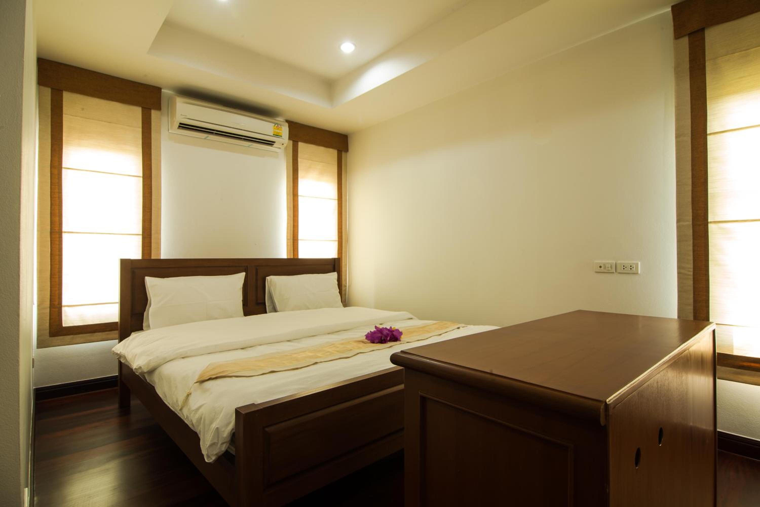 Deluxe Double Room with Balcony - Photo 5