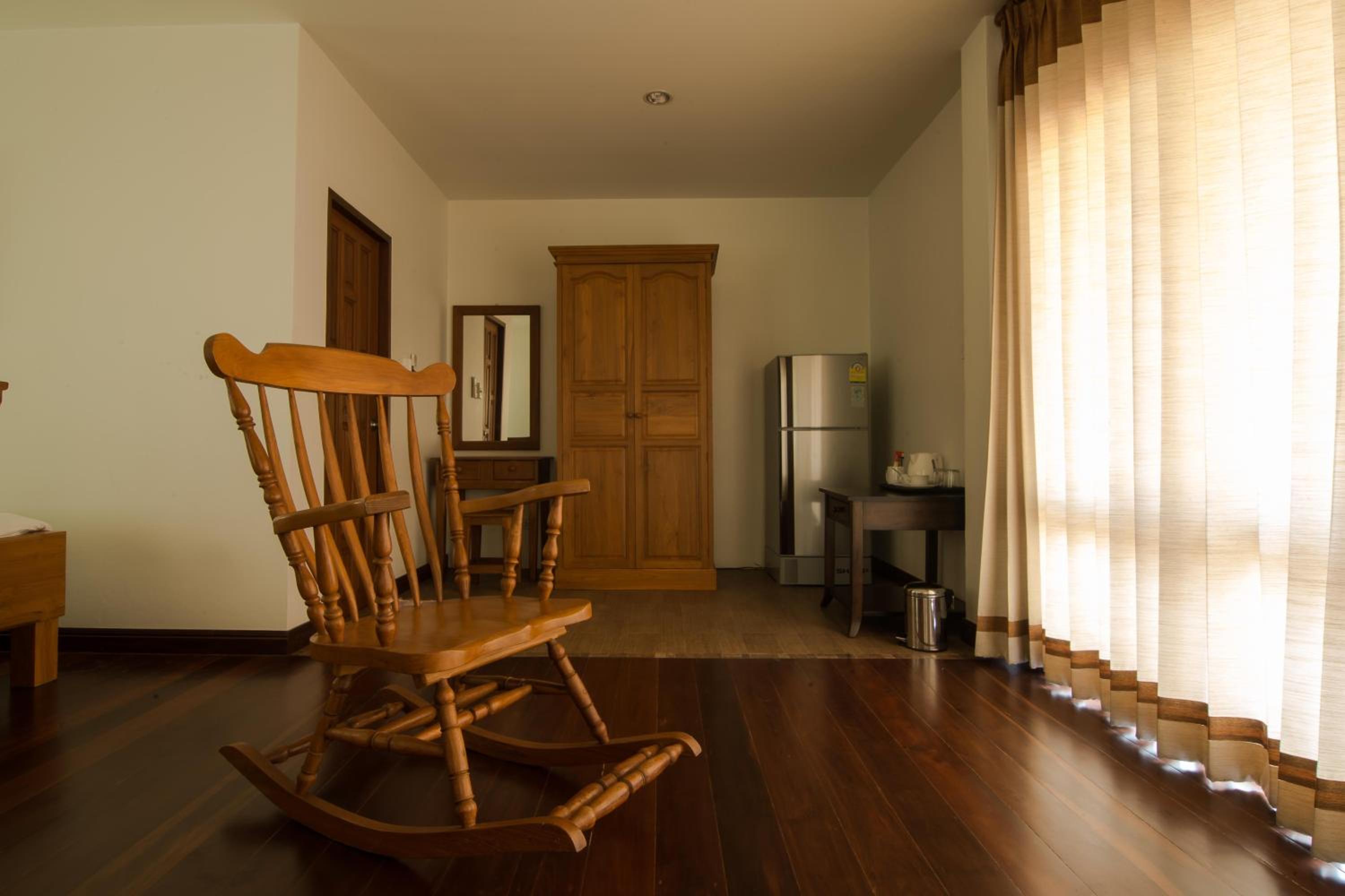 Deluxe Double Room with Balcony - Photo 8