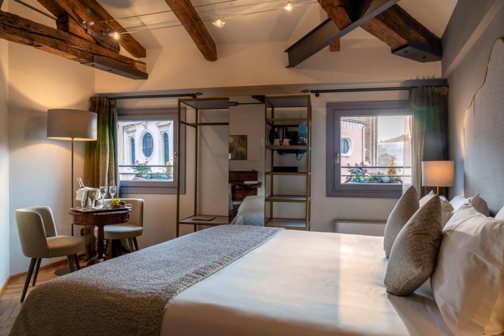 Superior Junior Suite with Canal View
