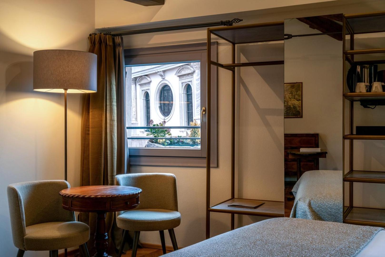 Superior Junior Suite with Canal View thumbnail 6
