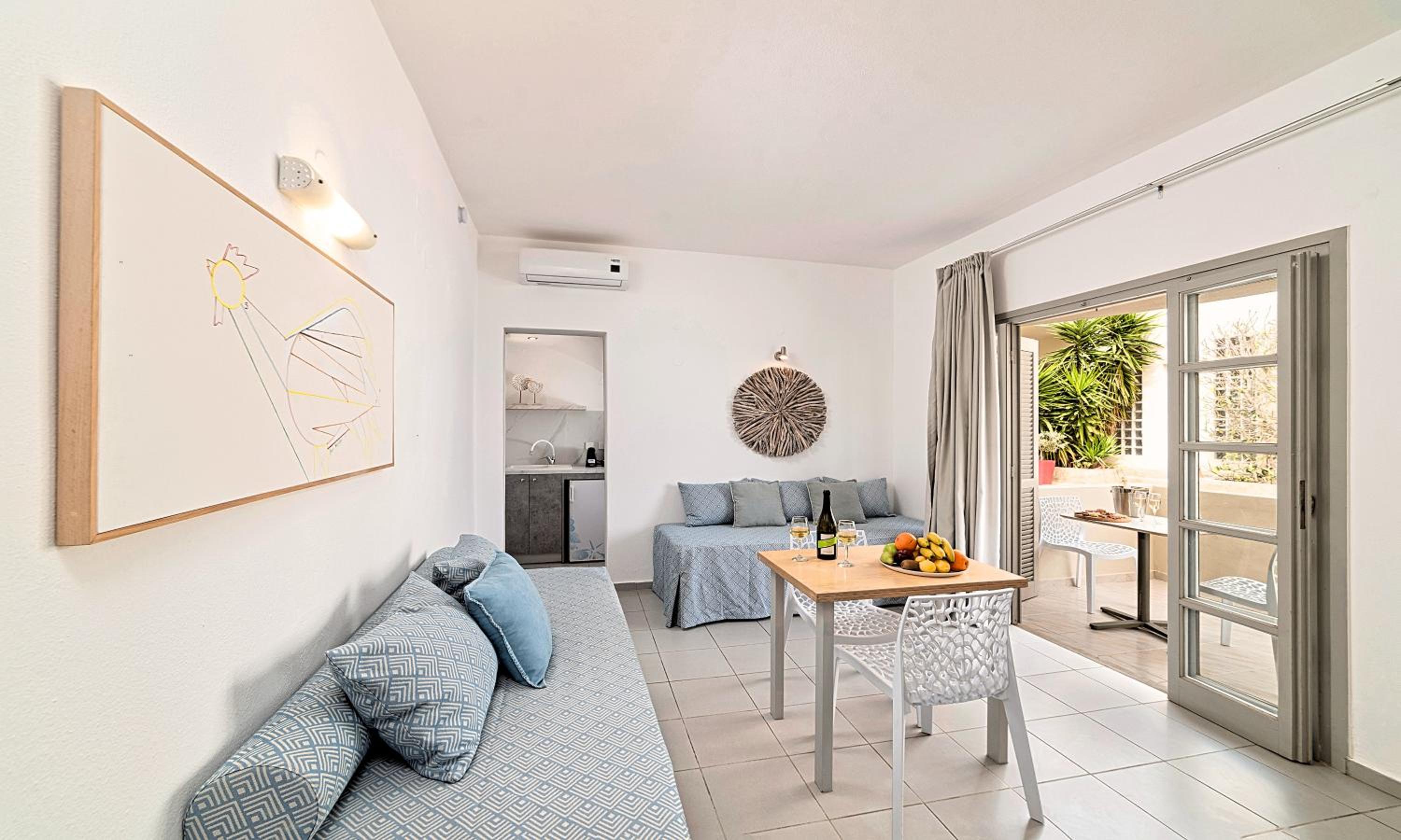 Ground Floor Family Suite with Garden View - Photo 5