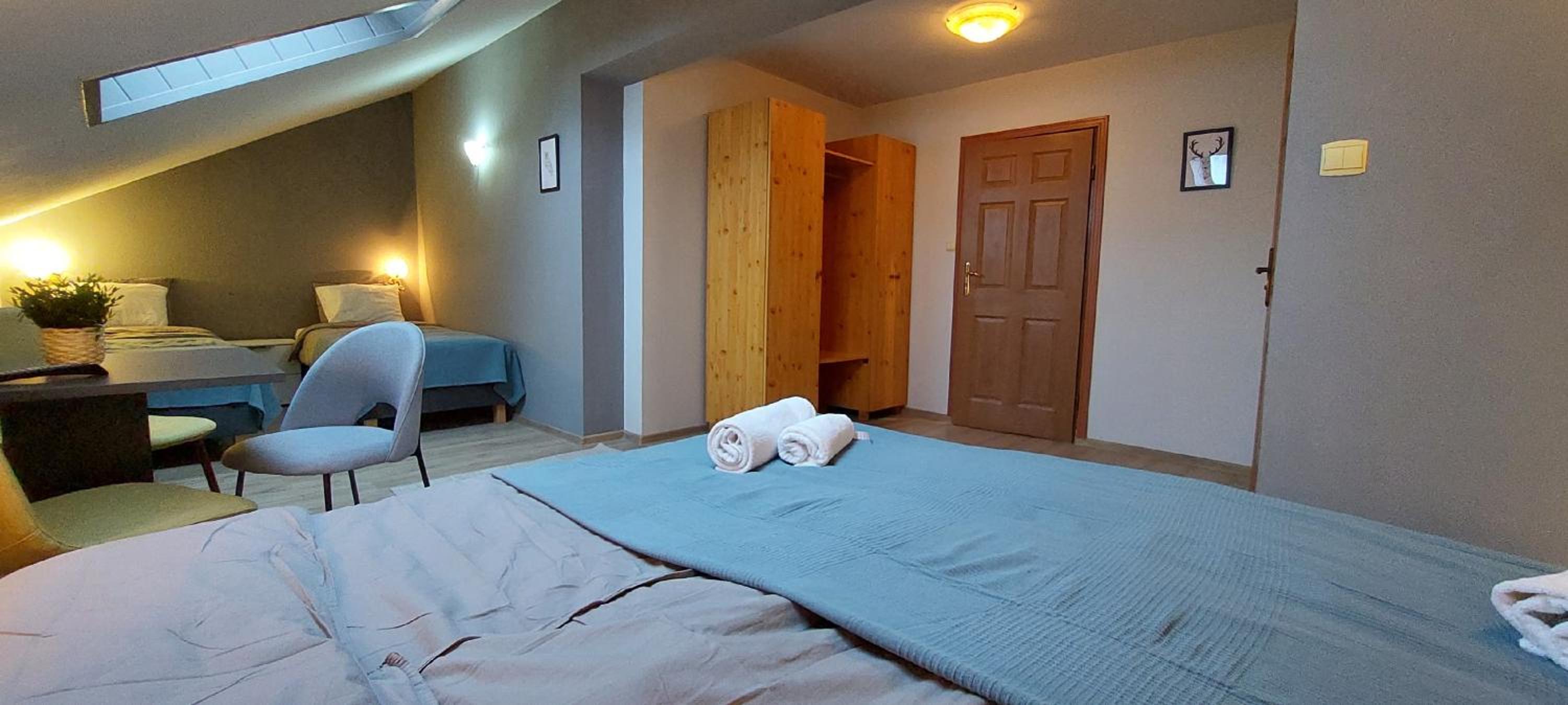 Quadruple Room with Shower - Photo 5