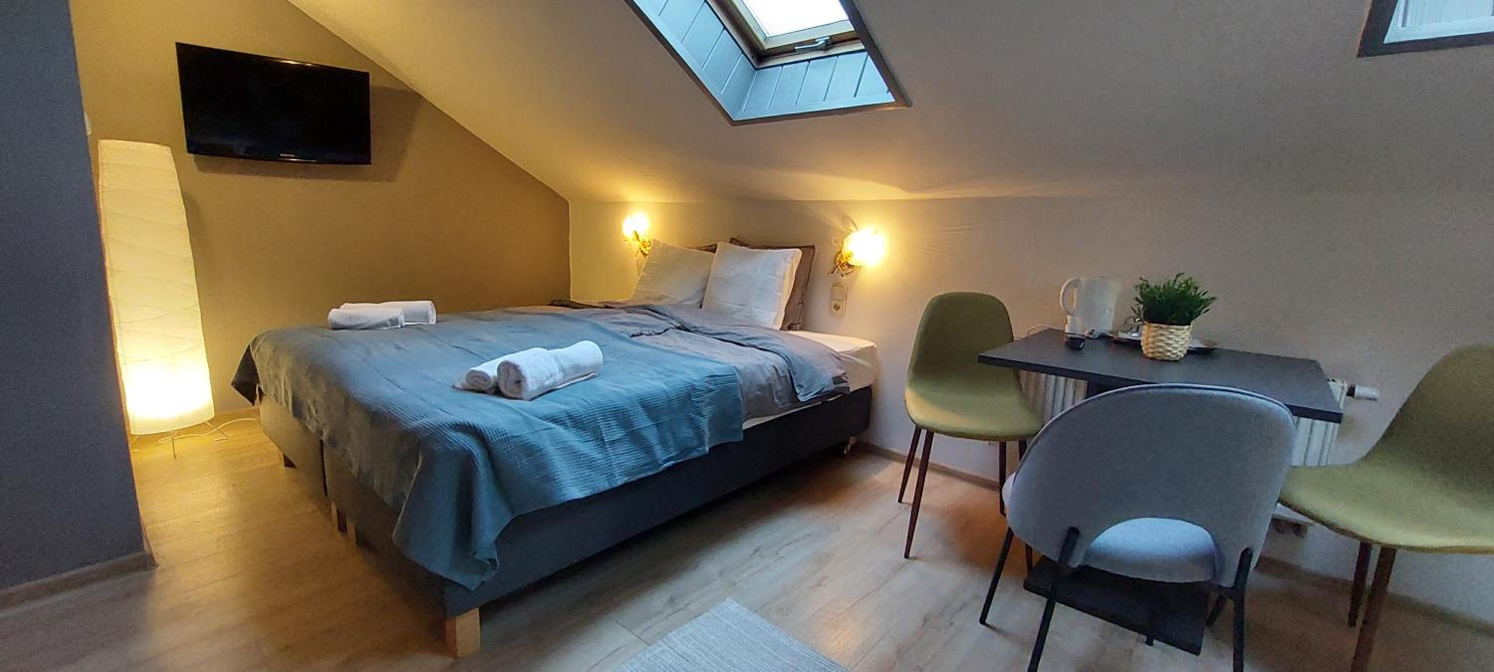 Quadruple Room with Shower - Photo 2
