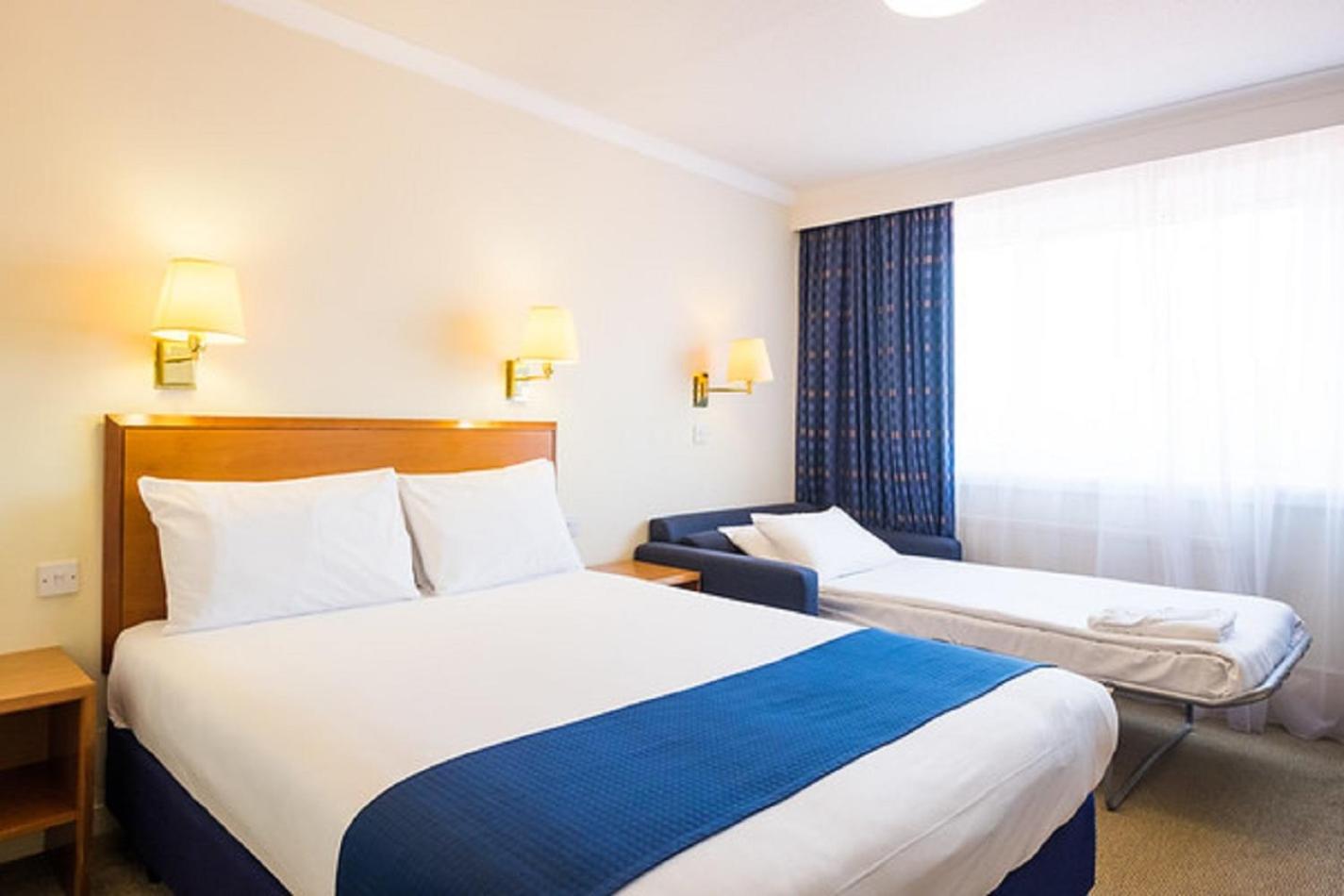 Double Room with Two Double Beds with Sofa Bed - Photo 3