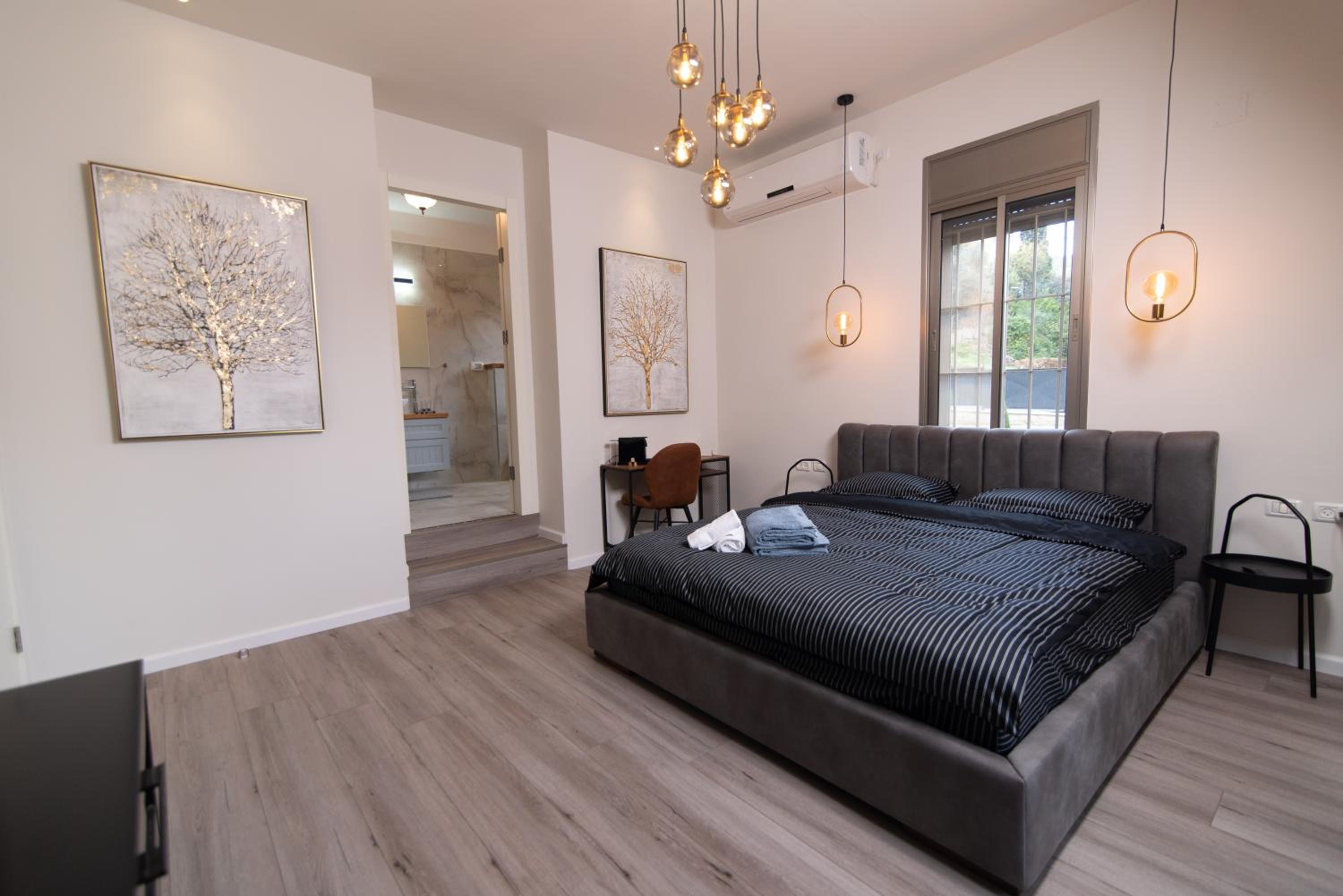 Deluxe King Suite