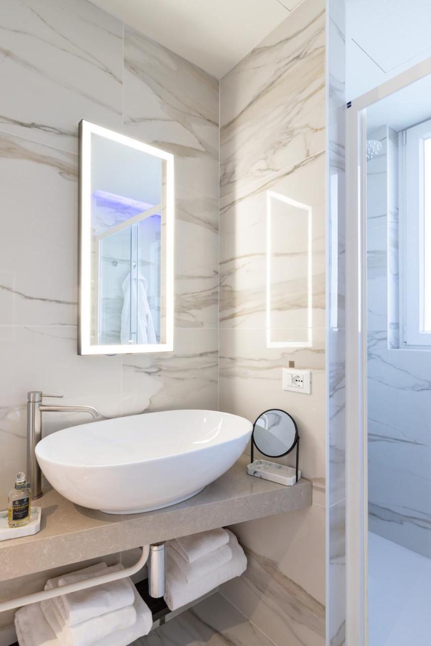 King Suite with Spa Bath photo 2
